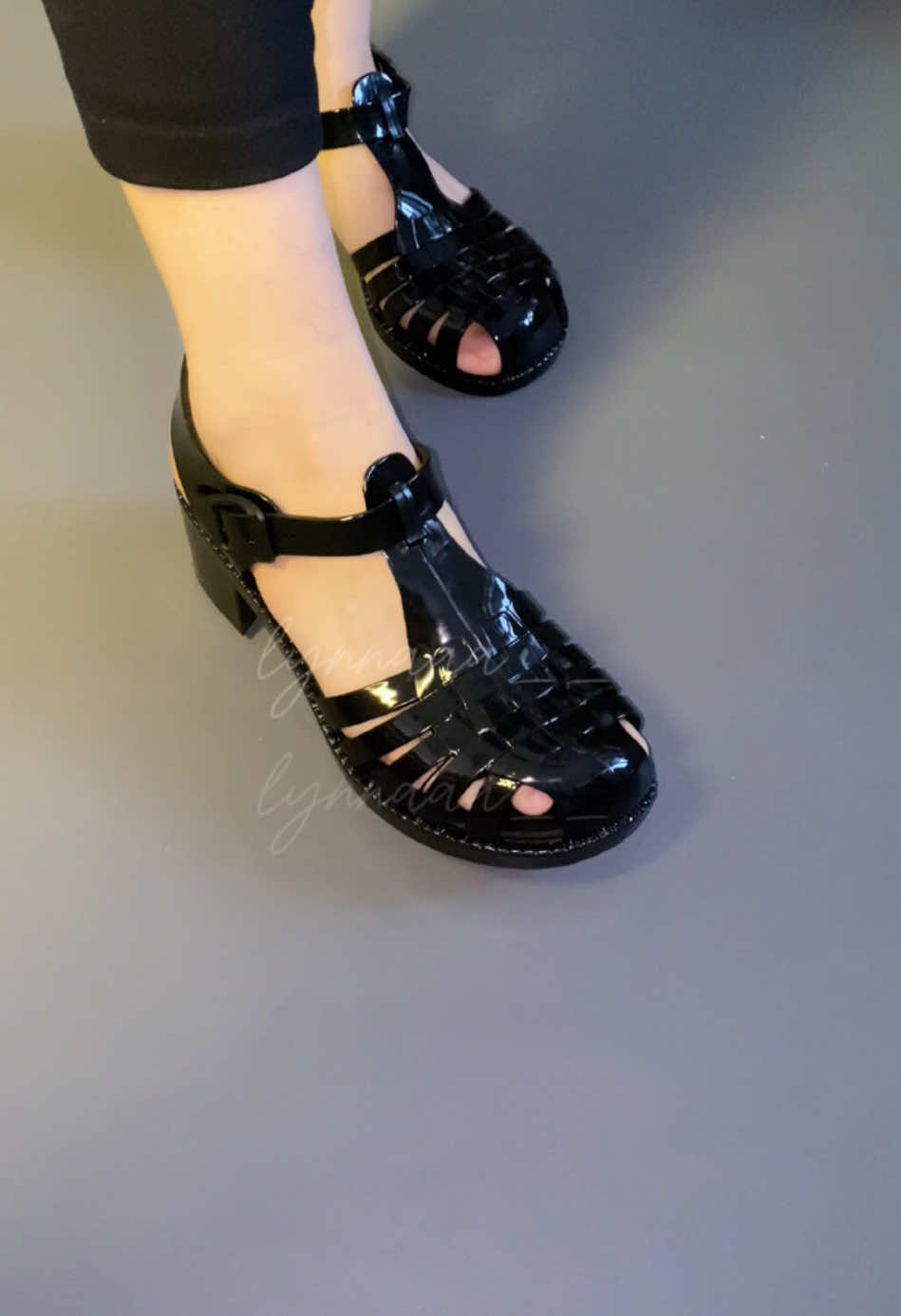 Rekomendasi heels cantik 5cm, bahan karet 💕 #sandalwanita #sepatu #trending #fashiontiktok #videoviraltiktok #sandalaesthetic #sandalcantik #rekomendasi #sandalcantik #fashion #OOTD #videoviral #sepatuwanita 