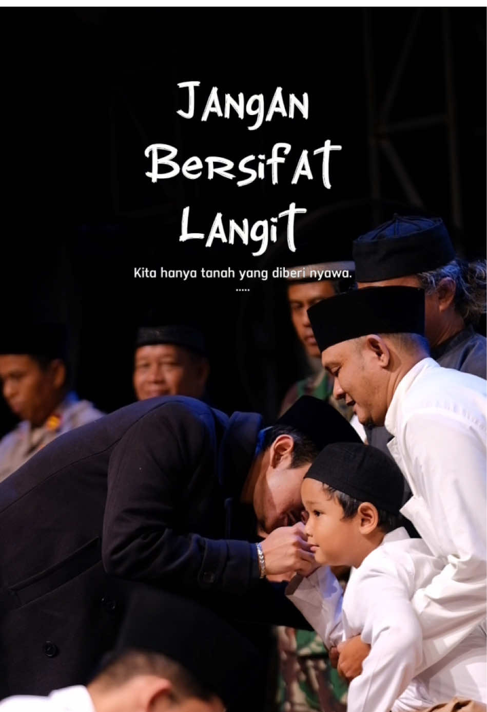 Jangan bersifat langit,kita hanya tanah yang diberi nyawa🙏🏻 - #mzy #zaidanyahyaa #fyp #quotes 