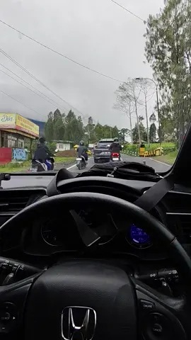 jalan temanggung Jawa Tengah, negri diatas awan 💯🌫 #jazz #hondajazz #gk5 #gk5indonesia #temanggung #negridiatasawan #wonosobo #jawatengah #xyzbca #fyp #mentahanvideo #story #nyetirmobil #nyetirsendiri #prank #lewatberanda #storywhatsapp #bahanswmu 