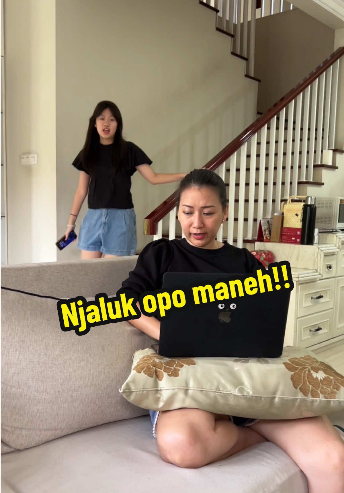 Replying to @aizcharlize8 TUMBEN INCESS NGAJAK MASAK .. lagi keterak angin opo arek iki 🤣😂 #nanakoot #MasaknyaSedaap #BumbunyaSedaap #MamaPalingTahuYangSedaap 