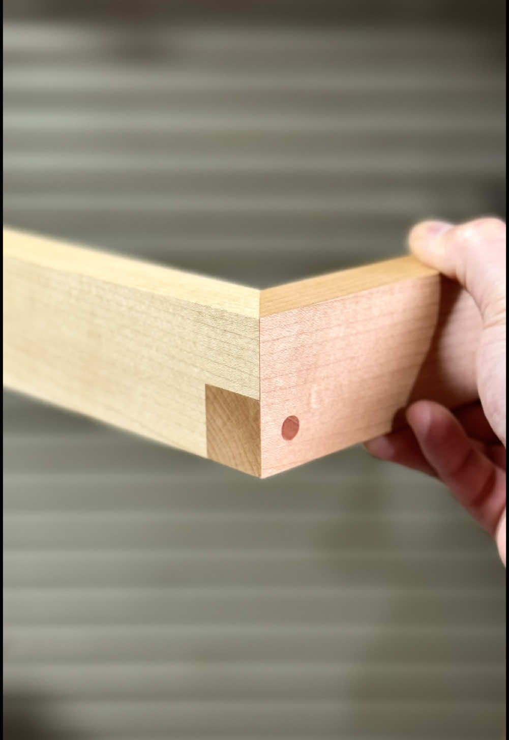 Dowel-reinforced mitered half-lap joint #woodworking #joint #DIY #woodworkingtips #jig 