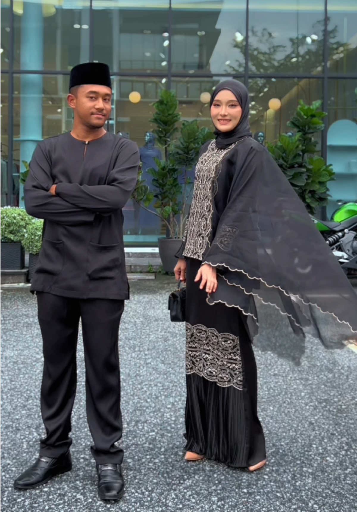 Any Black Lovers here ?? 🖤 Our Sabariah kurung & Andika Teluk belanga is available now  Beautiful matchy Raya fits ✨ #jlabella #jlabellaatelier #bajukurung #bajuraya #bajunikah #bajutunang #bajukonvo #gamis #transition #fashion #raya #dance #abaya #kaftan #JlabellaGlamorousRaya2025 #JlabellaRayaSeries #jlabellasabariahkurung  