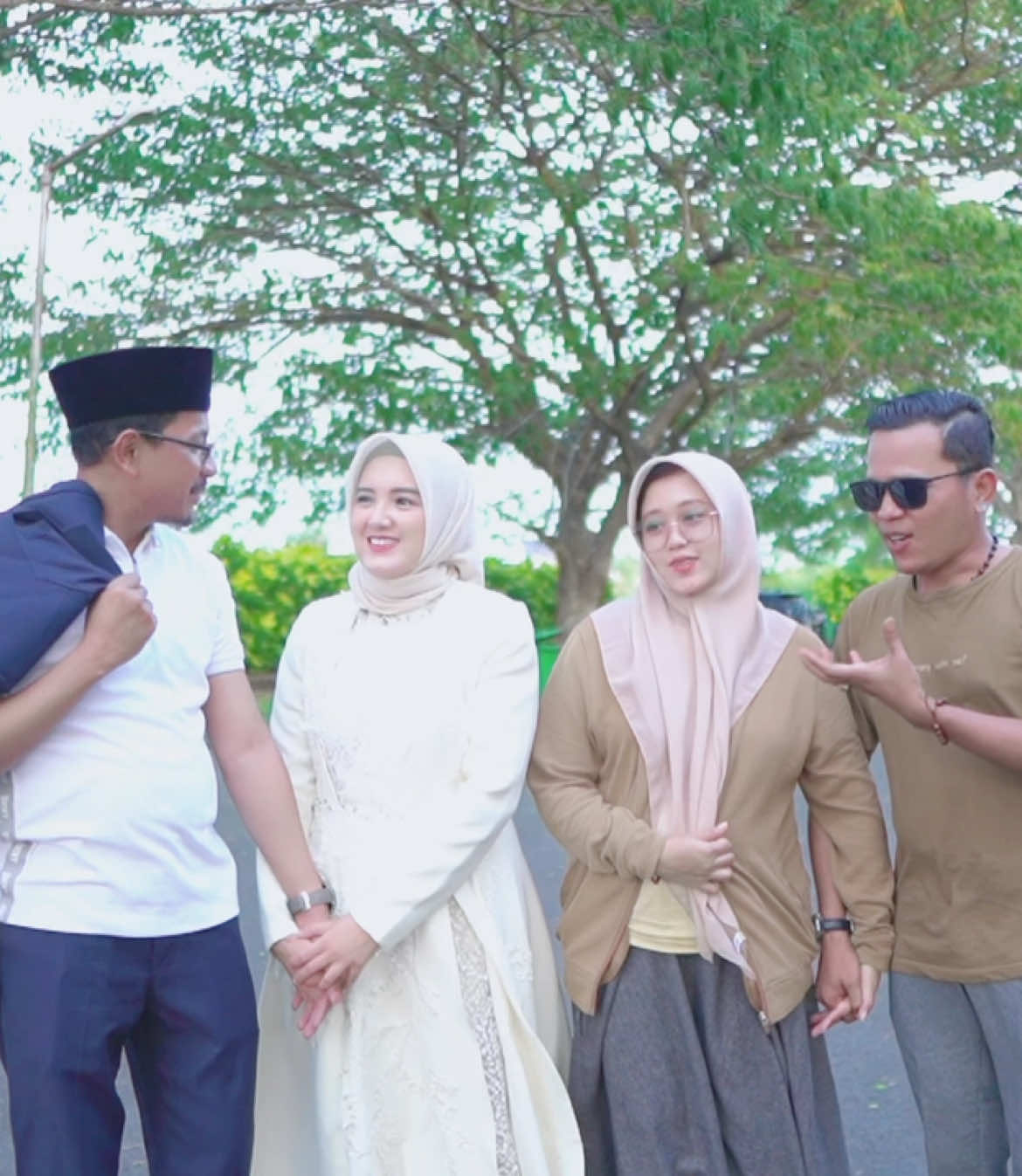 Alhamdulillah seegeraaa man teman akan louncing video klip pao koning yaang di bintangi Lora @Mohammad Nasih Aschal anggota DPRD Jawa Timur dan istrinya ( Neng fikyaisha ) @LaylaSyela @MutiaraNDreal @AYMAX PRODUCTION @BOOMBOX  #karyaoriginalfariezmeonk #fyp #mutiarand 