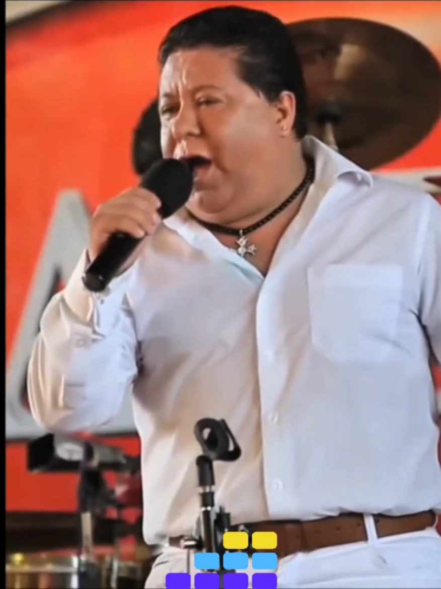 Juan Carlos Aranda (+)  cantando 