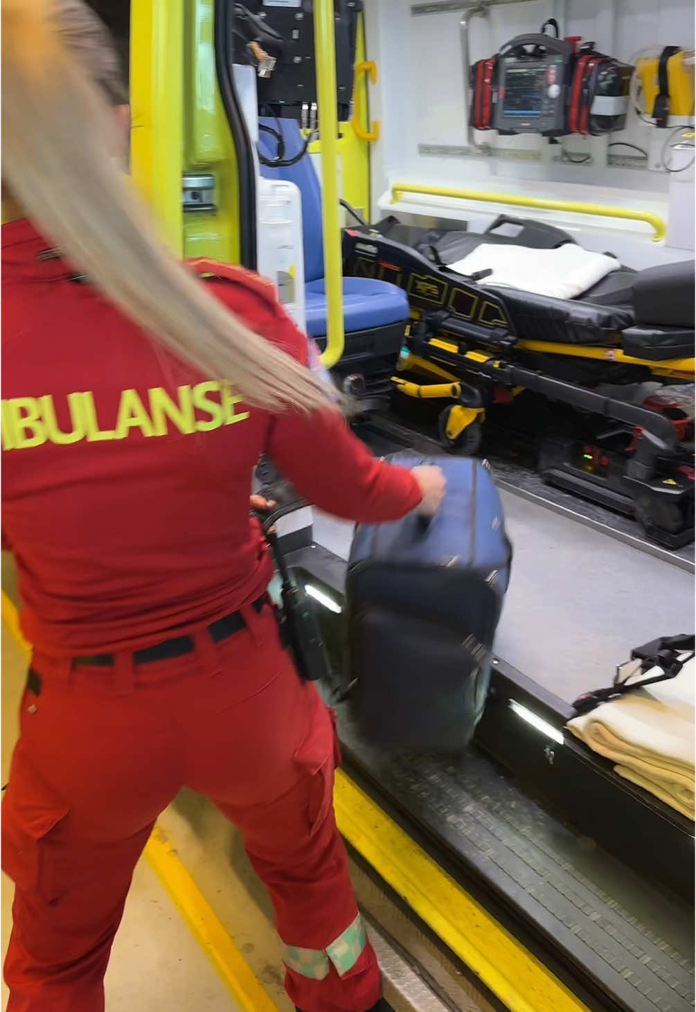 Når du har kjørt konstant i 11 timer uten pause #ambulisa #ambulanse #ambulanseliv #ambulansefagarbeider #ambulance #emt #113 #helsepersonell #paramedic #nødetat #norskluftambulanse #brann #politi #sykepleier #norge #humor #norskhumor #tullogtøys 