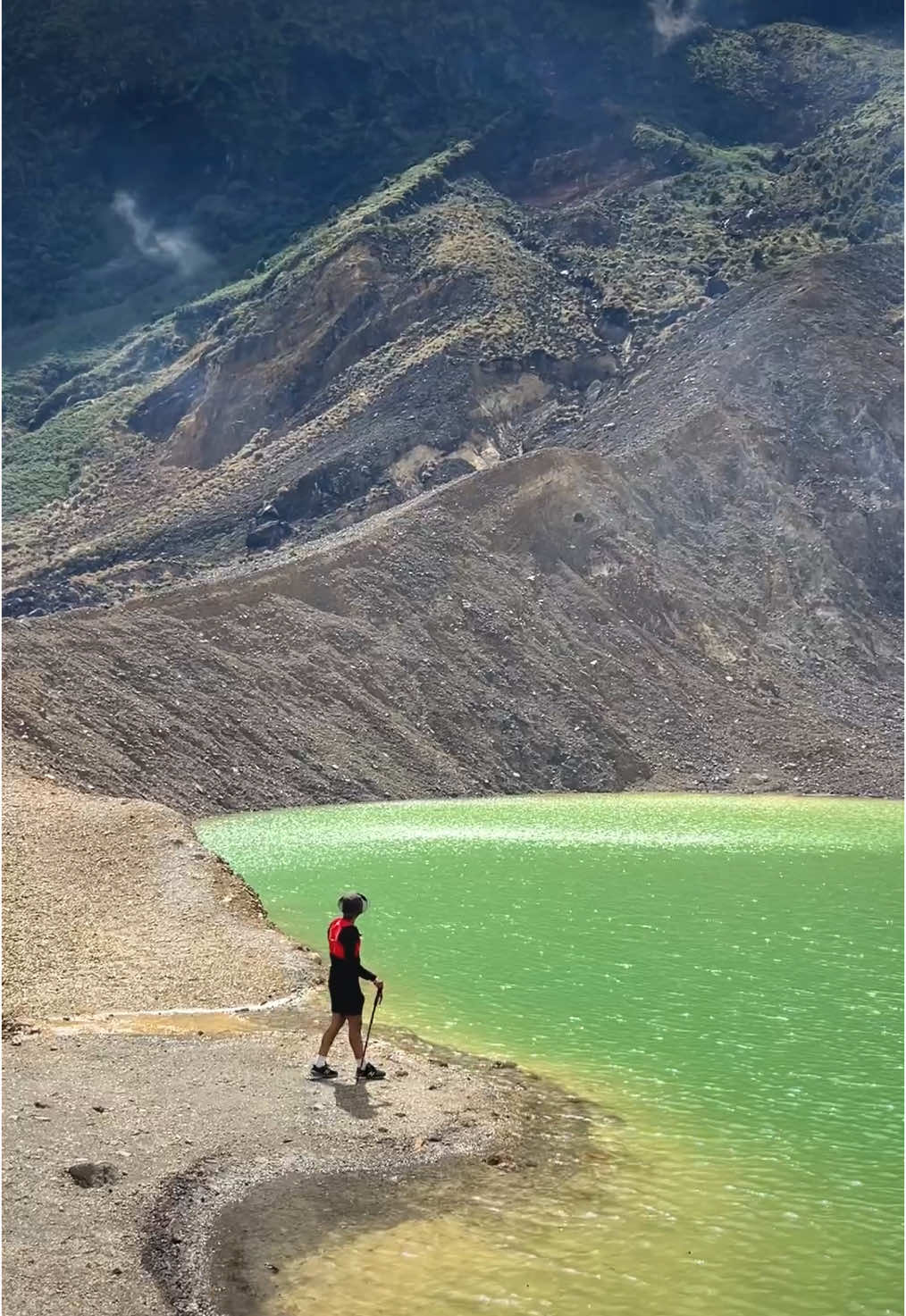 Nyatanya Danau Papandayan lagi bagus-bagusnya 😍🙌🏻 #papandayan #papandayanmountain 