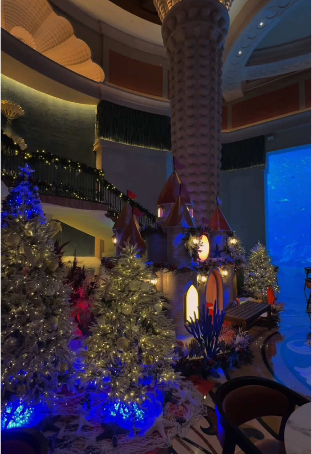 This isn’t just Christmas; it’s an underwater wonderland.  #atlantisdubai #christmasmood #christmasmarket  #christmasindubai 