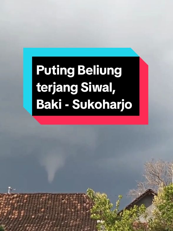 Angin puting beliung menerjang dan memporak porandakan wilayah Ds Siwal, Kec. Baki, Kab. Sukoharjo, Kamis (19/12/2024) sore #bencanaalam #angin  #putingbeliung  #baki #sukoharjo 