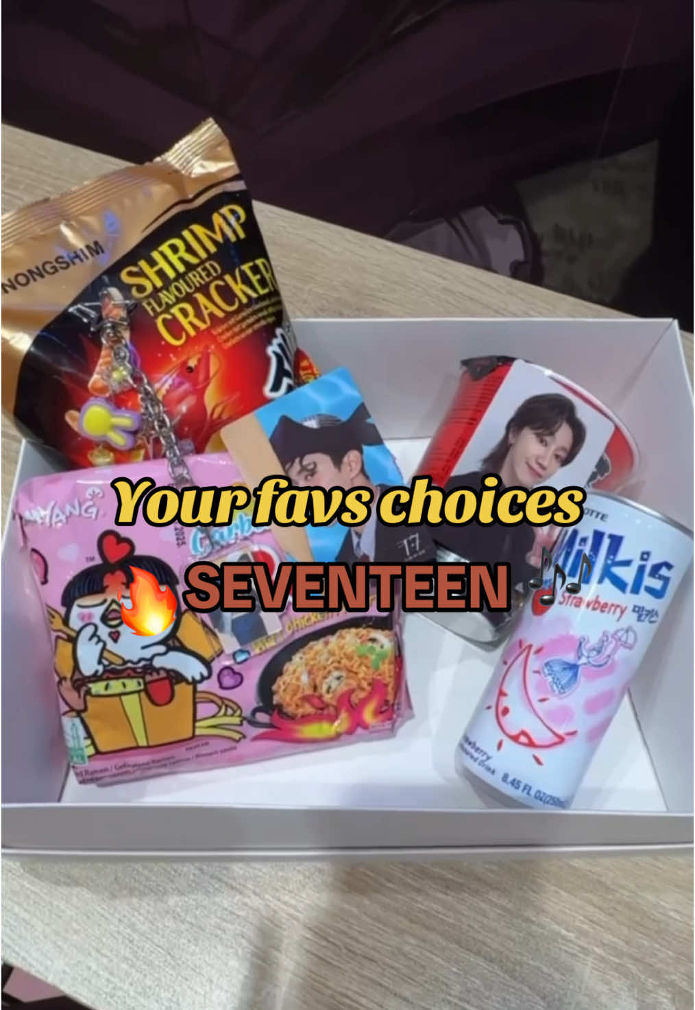 ✨ El snack pack definitivo para CARATs! ✨ 🍤 Seukang un poquito picantes 🔥 Buldak Carbonara 🍜 Shin Ramyun Cup 🍓 Milkis de Fresa 🔑 Llavero handmade 🖼️ 2 Lomocards ‼️ Precio: 17,95€ ⚠️ Unidades limitadas: Los packs son exclusivos y estarán disponibles solo bajo pedido. ¡No te quedes sin el tuyo! 📦envio disponible! 👉 Reserva en el LINK DE LA BIO. 💎 Este pack está pensado para que disfrutes cada momento con SEVENTEEN. #bekndy #seventeen #carat #tiendadeconvenienciacoreana #snackscoreanos #conveniencestore #regalonavidad #kpopmadrid 