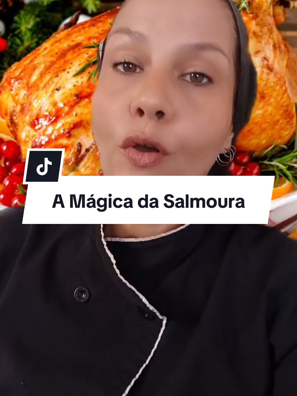 Ontem falamos sobre marinadas, hoje vamos falar sobre SALMOURAS - é o grande segredo pra salgar direito sua carne!  Mais uma aulinha pra você aprender os porquês e conseguir dar um SHOW na sua ceia de Natal! #chefcarolkalil #chefessora #natal #aulas #aprendanotiktok 