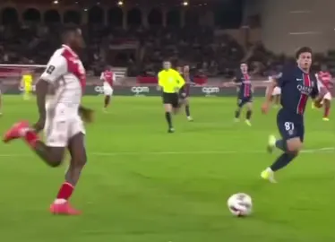 PSG's Gianluigi Donnarumma suffers a HORRIFIC tackle by Monaco defender Wilfried Singo🤕 #fyp #donnarumma #psg #ligue1 #france #asmonaco #monaco #fifa #uefa #uber #singo #clash #tackle 