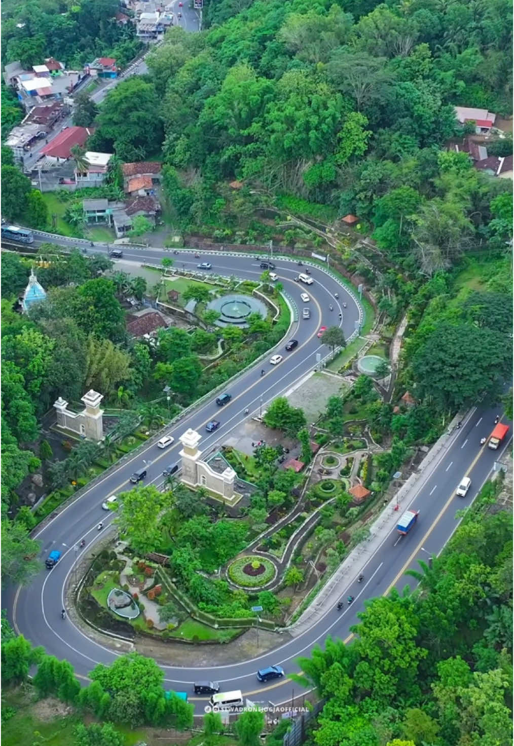 Jalur patuk gunungkidul sebelum dipadati wisatawan untuk menikmati keindahan GUNUNGKIDUL saat liburan akhir tahun #gunungkidul #exploregunungkidul #wisatagunungkidul #jogja #jogja24jam #jogjaistimewa #explorejogja #wisatajogja #fyp #fypシ #viral 