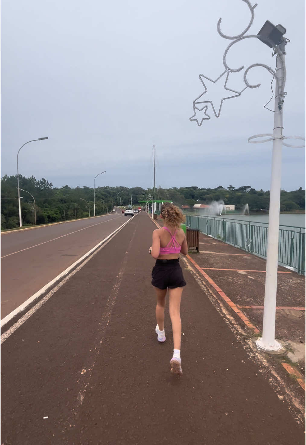 Lost my intro clip where i showed u my fit and stretches 🙃 anywayyyssss fun 10k!! #Running #runwithme #runningtok #runningtiktok #comerunwithme #runtok #motivation #runningjourney #halfmarathon #halfmarathontraining #10krun 