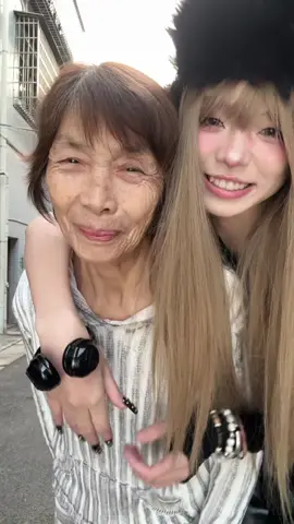 Grandma said she wanted to accompany me to work, and my clothes and grandma's clothes are all from@Jaded London london#2000s#fashion#fyp#OOTD