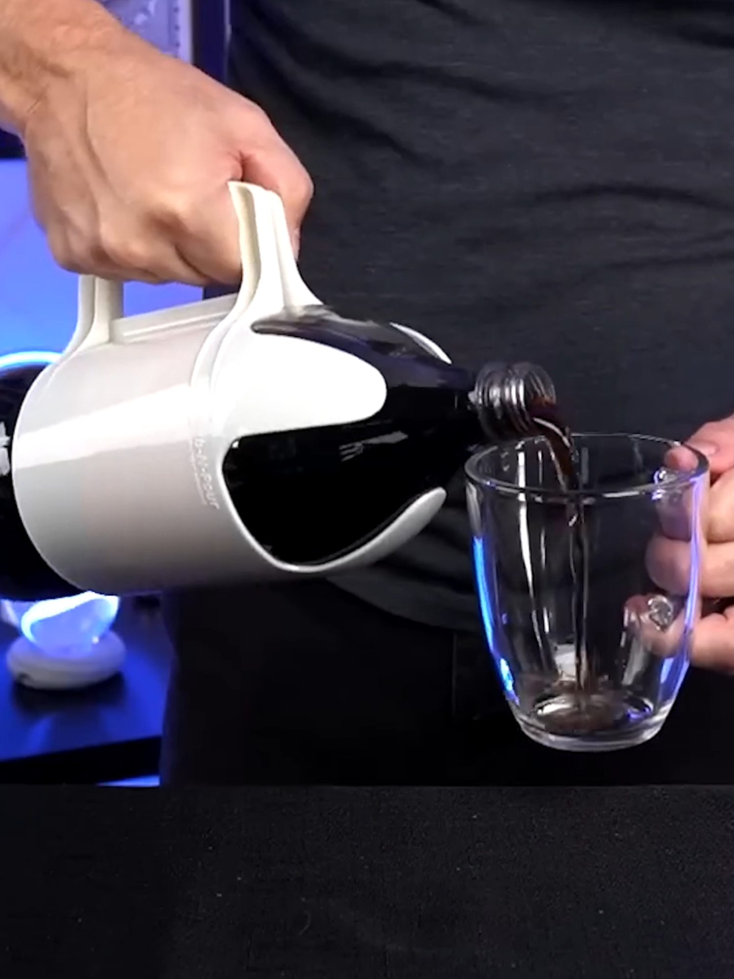 This gadget fits over the top of a 2-liter bottle, making it easier to handle and pour. It’s a simple yet effective idea! #grabnpour #gadgets #kitchengadgets #amazon #amazonfinds