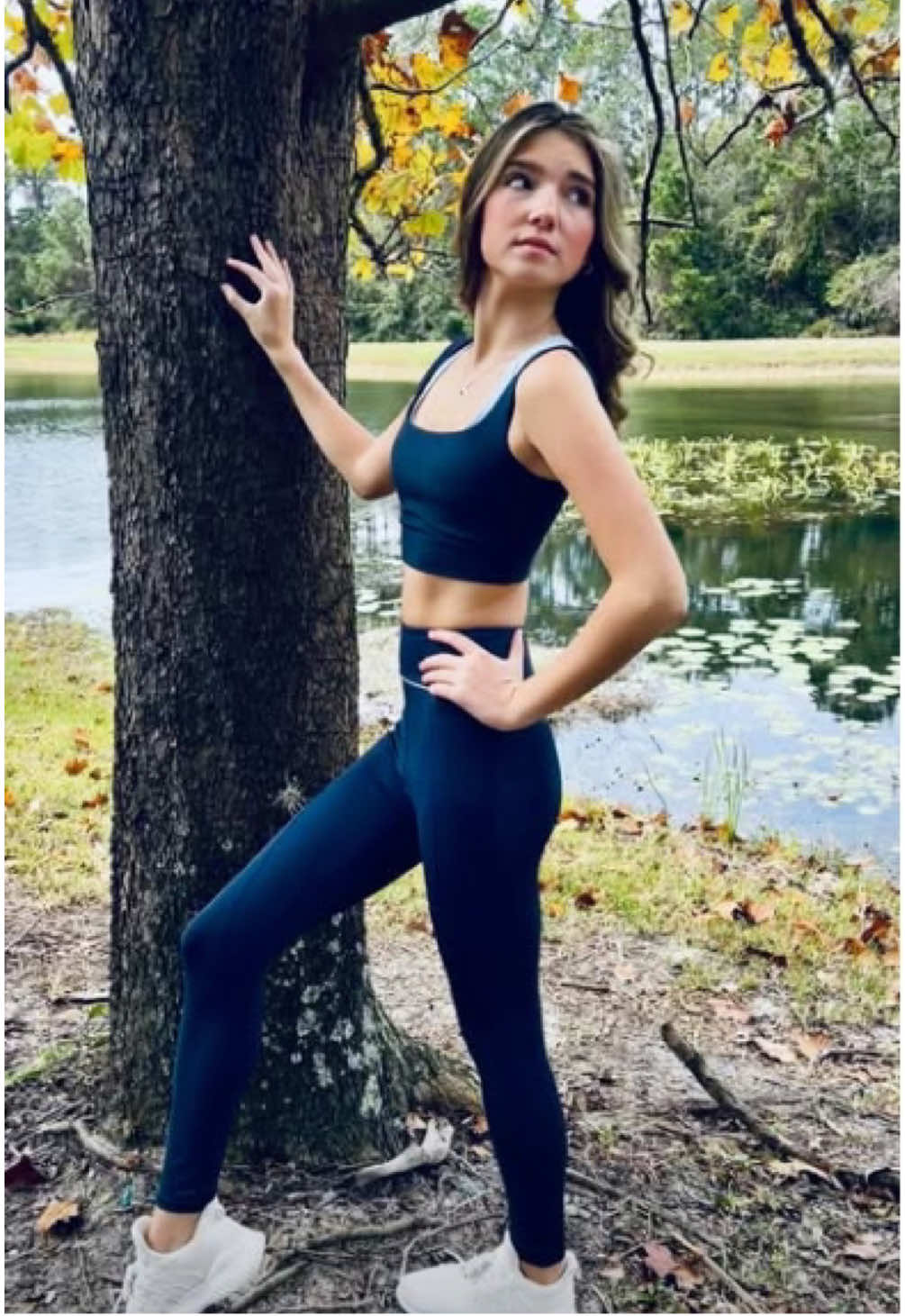 Happy Friday-eve!💙 Today I am filming a YouTube video that hopefully will be out Friday so stay tuned for that! Today when I woke up we found out that my brother made a national 7v7 team which is great! Love ya💗 #austynryli #model #dancer #fashoin #activewear #taylorswift 