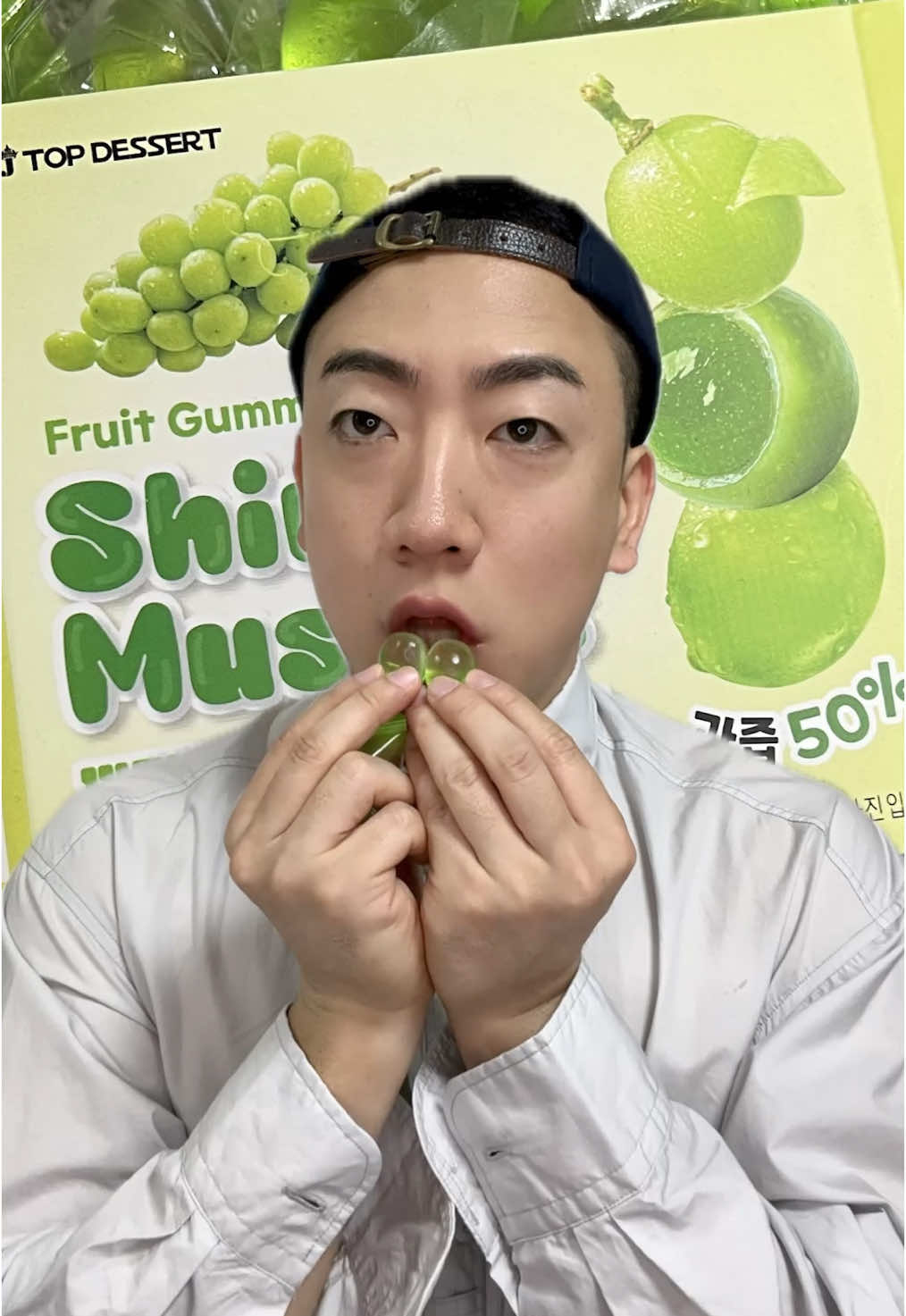 You definitely have to try it! 꼭 먹어 보세요! 세븐일레븐 편의점에 팔아요!! 🤤 #eating #mukbang #먹방 #asmr #shinemuscat #jelly