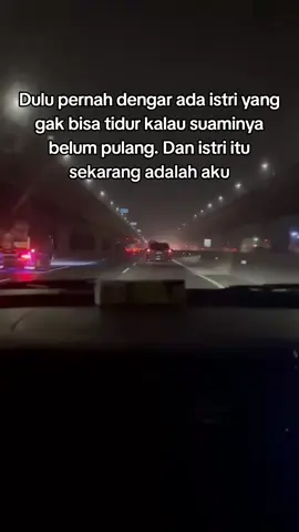 Gak usah dipeluk, kalo jariku cuma nyentuh badannya aja ak udah tidur nyenyak...