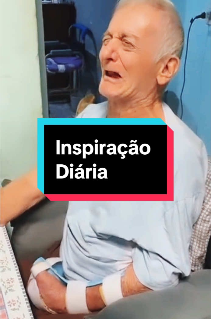 A Força  É inspirador demais me deparar com toda essa força que brota do papai. Mesmo ele cansado e com todas as limitações impostas pelas sequelas do AVC, ele ainda tenta ao máximo estar ao meu lado, me apoiando.  Provavelmente, ele não faz a mínima idéia do quanto isso me encoraja, me fortalece e me motiva a continuar, mesmo já sobrecarregado com as tarefas do dia-a-dia, além de todo cuidado. Creio que assim é a nossa relação com Deus por intermédio de Cristo. Sempre ao nosso lado nos apoiando, encorajando e nos fortalecendo para cumprir nossa missão. Papai é a minha inspiração diária e  nosso Senhor é minha inspiração eterna. 