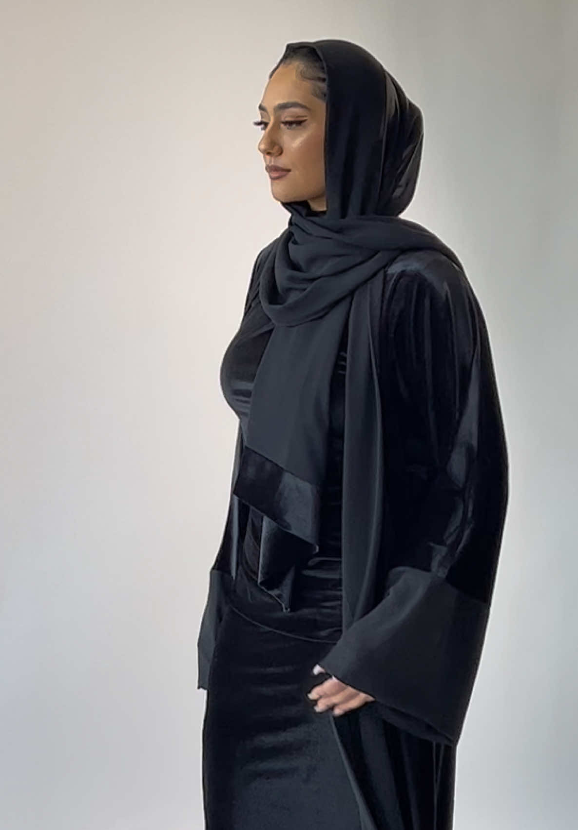 Love an all black abaya 😍🖤 shop out velvet abaya at www.hijabglamour.com 🛍️ #OOTD #outfitinspo #modestfashion #hijab #hijabstyle #hijabtutorial #hijabi #hijabootd #HijabFashion #abaya #abayagirls #abayaootd #abayafashion #blackabaya 