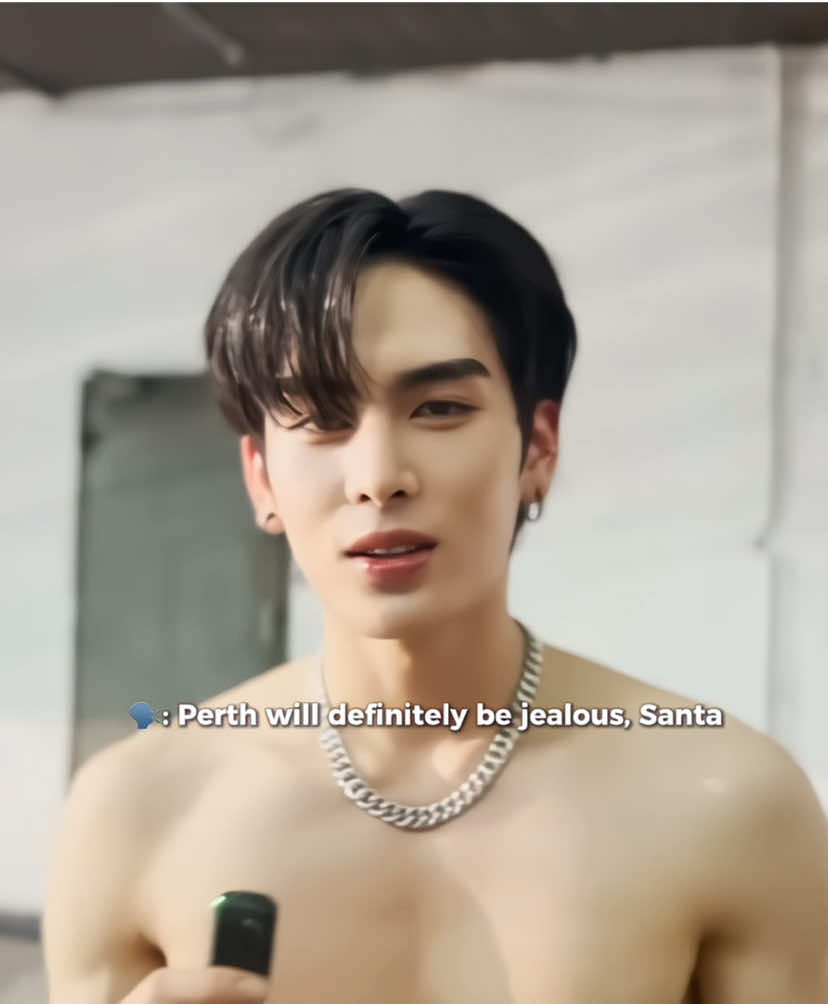 There is someone challenging you, Perth🤭. Come and stop him from taking off his shirt🫣  #perthsanta #perthtanapon #santapp #fyp 