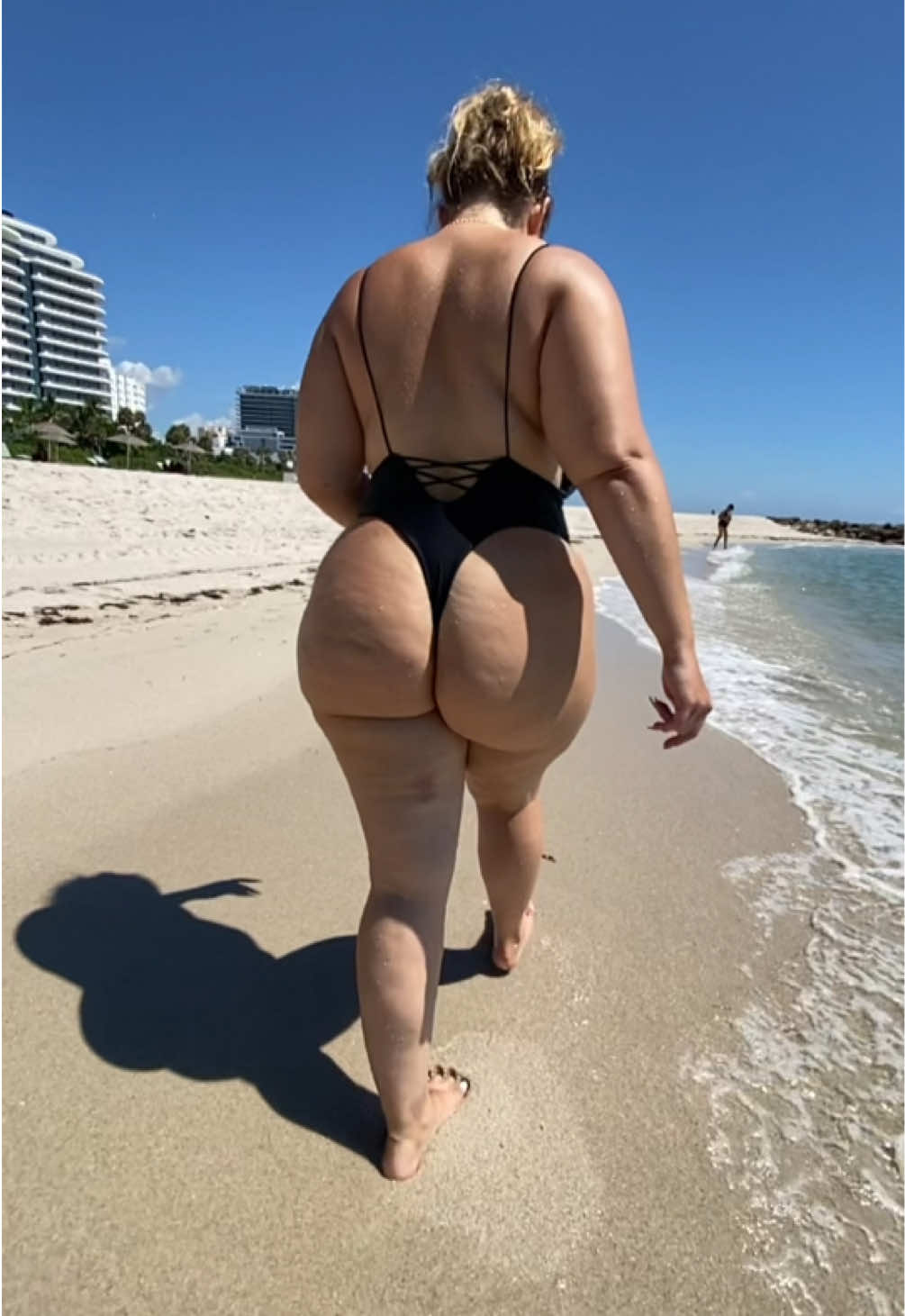 Walk with me 🌊🤍 #beach #curvytiktok 