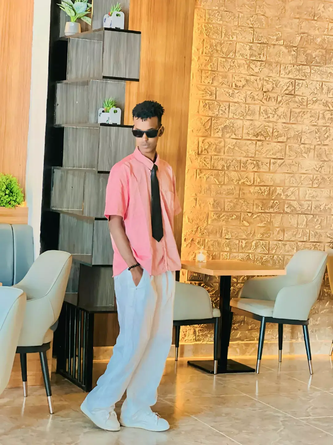 #fypシ゚viral🖤tiktok #fyp #viral #stylformen #model #qadardehero10 #ciyaalxamar #muqdisho #magoolcafe #fashionstyle #hargaysa #foryou 