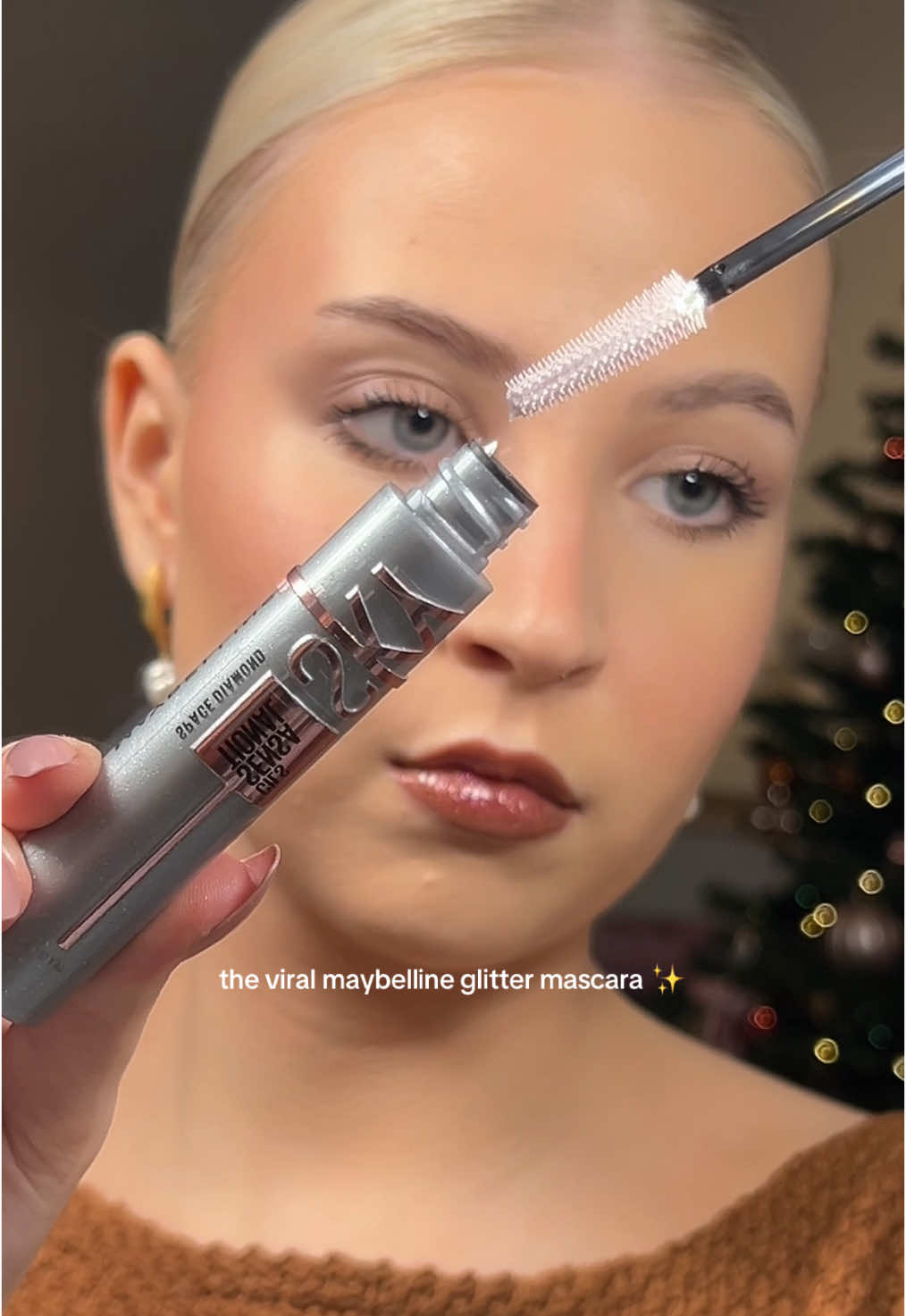 trying the viral @Maybelline NY glitter topper mascara✨ you know i love all forms of glitter so this is right up my alley @MaybellineUK #glittermascara #maybellineskyhigh #maybelline #skyhighmascara 