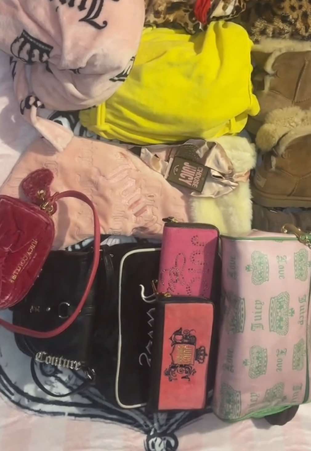 What i got of my mum for Christmas im so grateful for everything 😍😍😍💖💖#christmas #mcblingaesthetic #2010vibes #juicycouturequeen #mcbling #christmas2024 #christmastiktok #Christmashaul  #vintagejuicyCouture #pink #fyp #inlove 😍😍😍😍#videoviral 