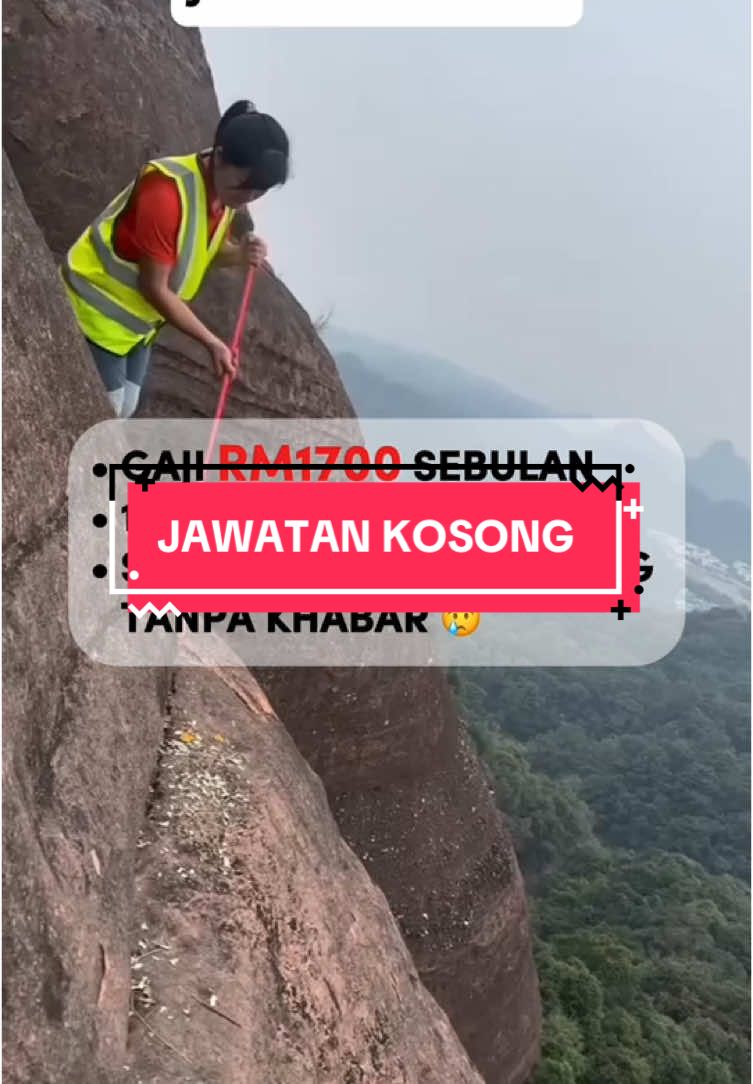 GENERASI MUDA SEKARANG NI LEMAH !! Bila bekerja, aku banyak berurusan dengan majikan dan pemilik bisnes. Jadi dah banyak kali la aku dengar luahan macam ni dari mulut mereka. Biasanya aku senyum ja. Tak respond apa-apa. Sebab bagi aku, bila kita dah berada di atas ni, kita sebenarnya amat mudah jadi lupa diri. Ramai pemilik bisnes dan majikan lupa macam mana mereka layan pekerja mereka sebelum dan semasa covid melanda dunia. Kita tekan pekerja untuk bagi yang terbaik pada syarikat. Kita bagi harapan. Siapa kerja keras nanti dapat reward.  Kita suruh pekerja datang awal, balik lambat. Kita minta mereka korbankan masa dan tenaga demi syarikat. Nak berjaya jangan berkira, kena banyak berkorban.  Kemudian… BOOOM!! covid menyerang dunia. Apa kita buat pada pekerja kita? Berapa ramai kena potong gaji? Berapa ramai kita buang? Berapa ramai hilang sumber pendapatan? Dan berapa ramai pemilik bisnes dan majikan yang lebih utamakan survival syarikat daripada survival pekerja? Di pihak pekerja pulak, bila mereka dah hilang sumber pendapatan, apa mereka buat? Mereka explore dunia baru. Dunia yang sebelum ni mereka tak pernah terlintas pun di fikiran mereka. Ada jadi rider, buat bisnes online dan macam-macam lagi aktiviti yang boleh hasilkan pendapatan. Dan kita jangan lupa, mereka buat semua tu DARI RUMAH dengan WAKTU KERJA FLEKSIBEL! Ini la titik perubahannya. Pekerja mula sedar yang mereka perlukan hanya duit, bukan pekerjaan. Dan ada sangat banyak jalan untuk hasilkan duit selain bekerja makan gaji. Pekerja mula sedar. Mereka tak perlukan majikan. Tak perlu berkorban demi syarikat yang bukan milik mereka. Tak perlu terikat dengan waktu kerja. Tak perlu hadap suasana kerja yang toksik. Generasi muda kita bukan lemah. Bukan lembik. Bukan tak tahan buat kerja berat. Mereka cuma dah sedar dan tahu mereka ada pilihan lain yang lebih baik. Jadi sebagai pemilik bisnes dan majikan, apa perlu kita buat untuk tawan semula hati mereka supaya mahu bekerja dengan kita? Kita kena berubah. Berhenti mengharapkan pekerja yang sanggup berkorban dan bersusah-payah demi syarikat.  Kita kena berusaha lebih keras untuk bagi lebih pada pekerja kita. Gaji lebih baik. Faedah lebih baik. Suasana kerja lebih baik. Masa untuk kita berubah dah lama tiba, tapi masih belum terlambat untuk kita mula berubah sekarang. Ubah mindset kita. Ubah strategi kita. Ubah falsafah bisnes kita. Ambil kira sudut pandang pekerja kita. Jangan kita berterusan lupa diri.