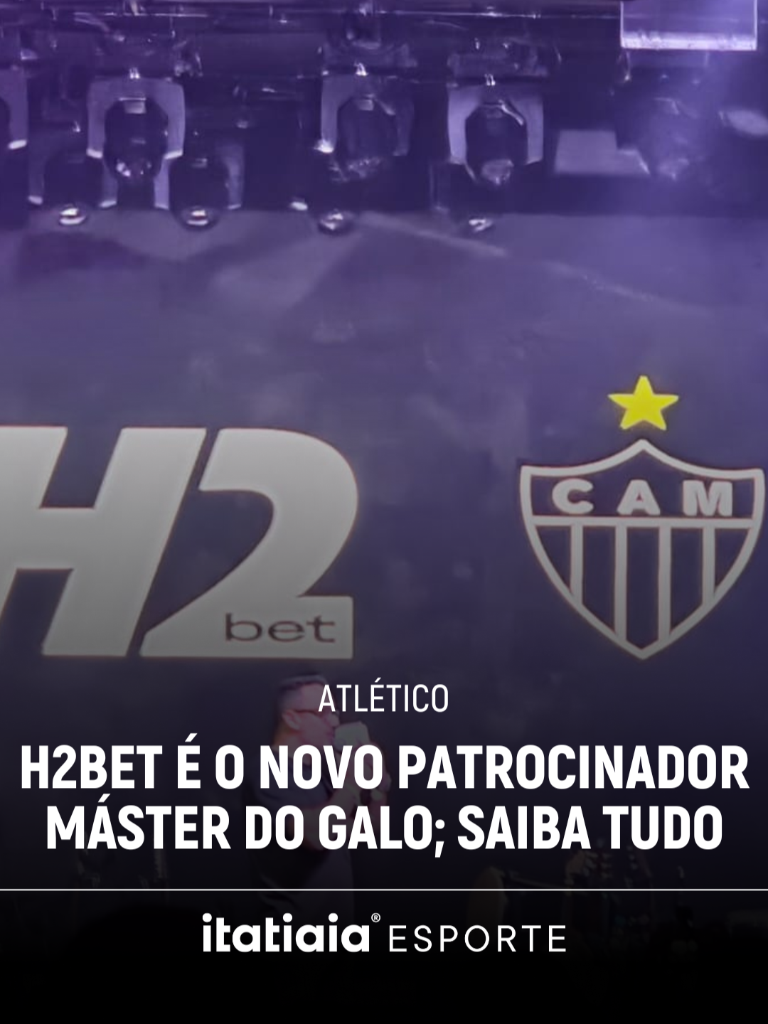 NOVO PATROCÍNIO | A casa de apostas H2bet, de São Paulo, será a nova patrocinadora máster do Atlético a partir de 2025 e assumirá o lugar na camisa do Galo que era ocupado pela Betano. Conforme a Itatiaia adiantou na segunda-feira (16), o acordo prevê o pagamento anual de R$ 60 milhões ao Atlético, sem considerar eventuais metas batidas pelo time em campo. O Galo passa a ter o quarto maior patrocínio do Brasil. Embora ainda não tenha publicizado o acordo fechado com o Galo, o Grupo H2 Club, criador da H2bet, já comunicou aos seus funcionários, nesta quarta-feira (18), que selou o acordo e estará na camisa do clube mineiro a partir do próximo ano. O acerto para ser o patrocinador máster do Atlético marca o início de um grande investimento da H2bet no segmento de apostas. Este será o primeiro patrocínio da casa em um clube de futebol. A H2bet tem como garoto-propaganda o lateral-esquerdo Marcelo, ex-Real Madrid e Fluminense. Até pouco tempo, ele representava na mídia a concorrente SportingBet. Até fechar o grande acordo com o Atlético, a casa de apostas H2bet investiu em mídia principalmente na Cazé TV, na Porsche Cup, no podcast PodPah e em grandes eventos pelo Brasil. O Grupo H2 Club tem 17 anos de fundação e sempre teve o jogo de pôquer como aposta principal de seus negócios. Atualmente, o grupo dirigido pelo CEO Ueltom Lima Gomes tem casas de pôquer em São Paulo, Campinas e Curitiba; casas de truco, casas de cacheta, casas de xadrez, unidades gastronômicas e site de pôquer online. 📲 Leia mais em itatiaiaesporte.com.br 📸 H2Bet 📝 Henrique André e Marcel Rizzo/Itatiaia Esporte #Atlético #H2Bet #patrocínio