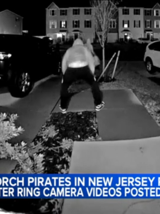 Twerking porch pirate?! 🤔🏴‍☠️📦 It's the time of year when you have to keep an extra eye out for porch pirates after #holiday, but why did a twerking #burglar return to one home?