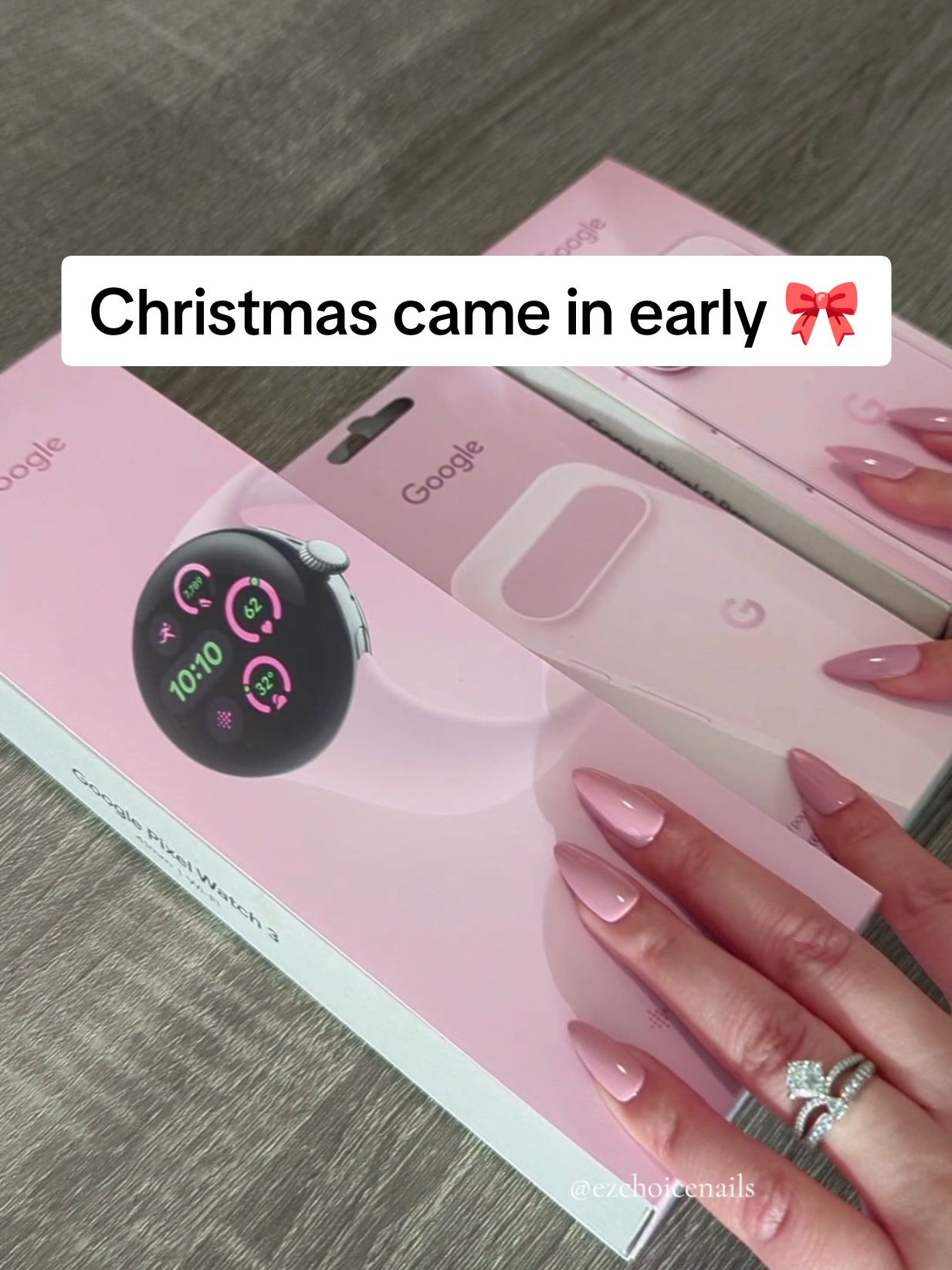 Christmas came early this year, and I couldn’t wait to share this with you! 🎄✨ I finally got my pink phone, pink case, and pink watch—and I’m completely obsessed. Pink everything just makes life better, don’t you think? 💕 Unboxing these felt like such a treat, especially paired with my favorite effortless, everyday nails from my shop. I honestly can’t get over how cute everything looks together! 😍 What’s your favorite shade of pink, and what’s on your Christmas wishlist this year? I’d love to know! 🎁 #teampixel #satisfyingvideos #unboxing #pinkphone #pressonnails #pinkaesthetic