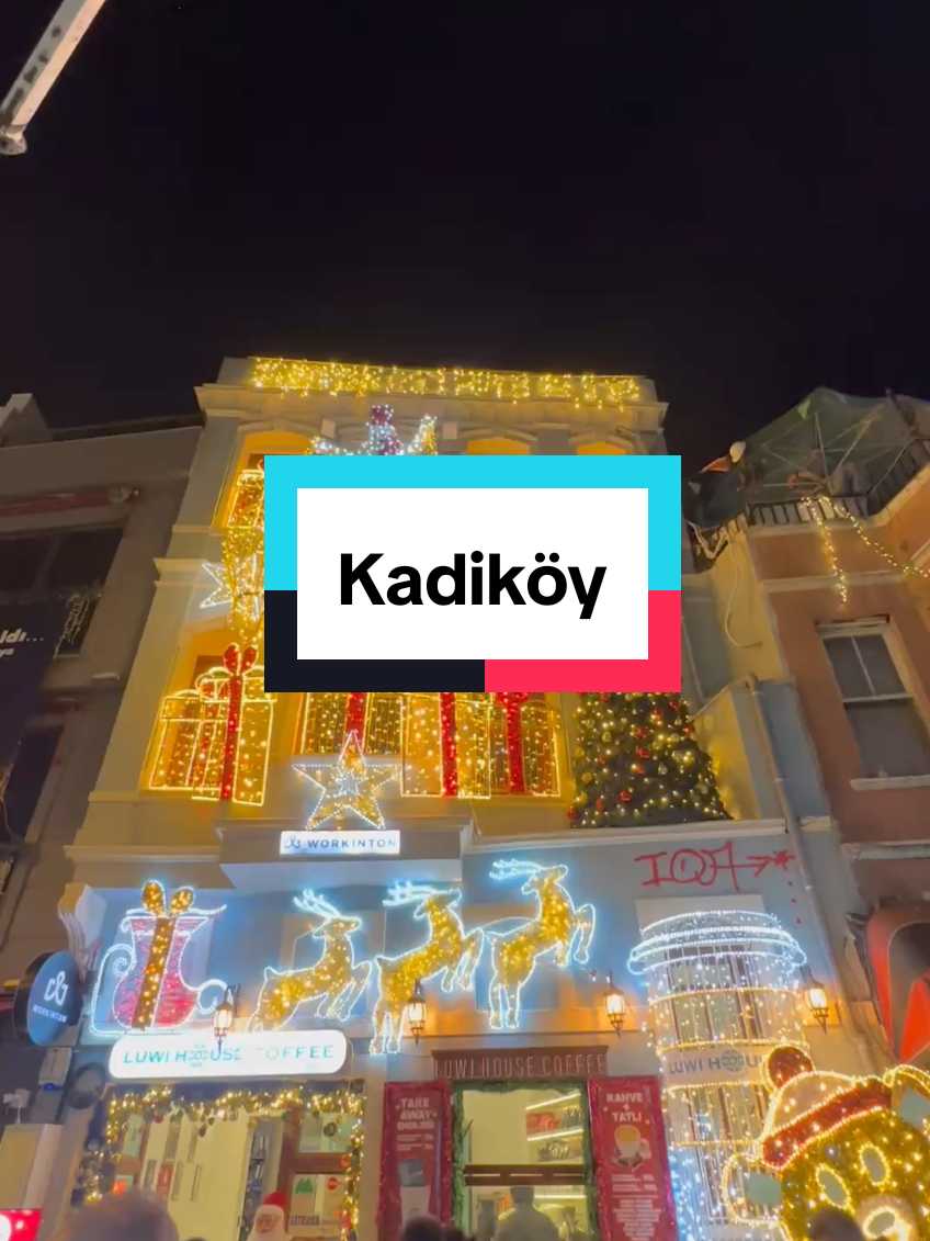 Kadiköy vibes in December. #istanbul #kadiköy #christmas #newseve #capodanno #Asia #estambul #türkiye #türkiye🇹🇷 #trip #travelling #viaggiare #viaggio 