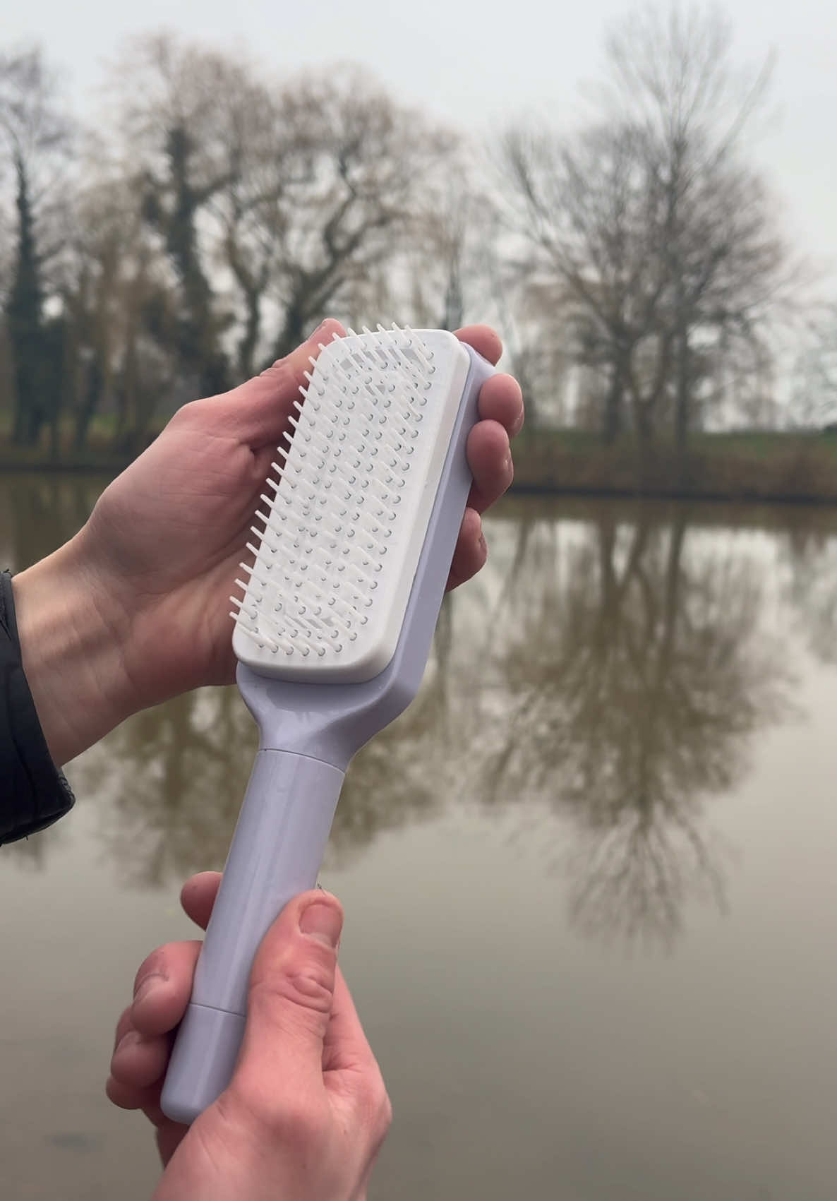 I NEED THIS! 😱😍 #breasey #selfcleaninghairbrush #tiktokmademebuyit #swim #fyp