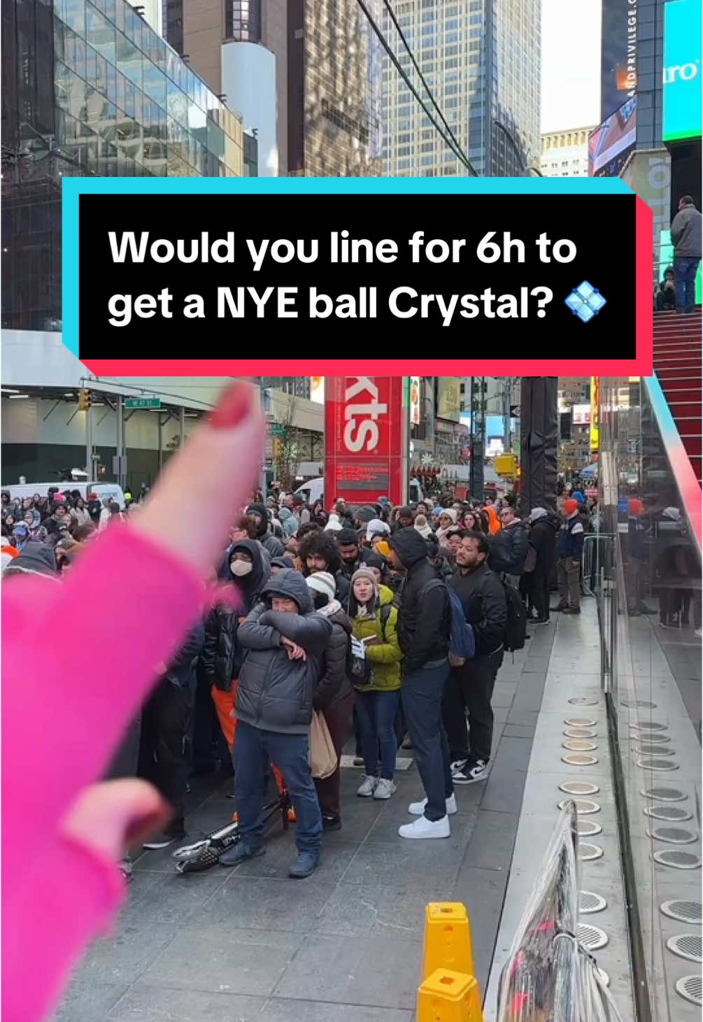 People been waiting since 5am to go grab a Times Square Crystal from the famous Ball🪩💠 Actual time 11am. December 19, 2024 ————— #whattodoinnyc #freenyc #timessquarenyc #nycforfree #onetimessquare #holiday #holidays2024 #christmasinnewyork 