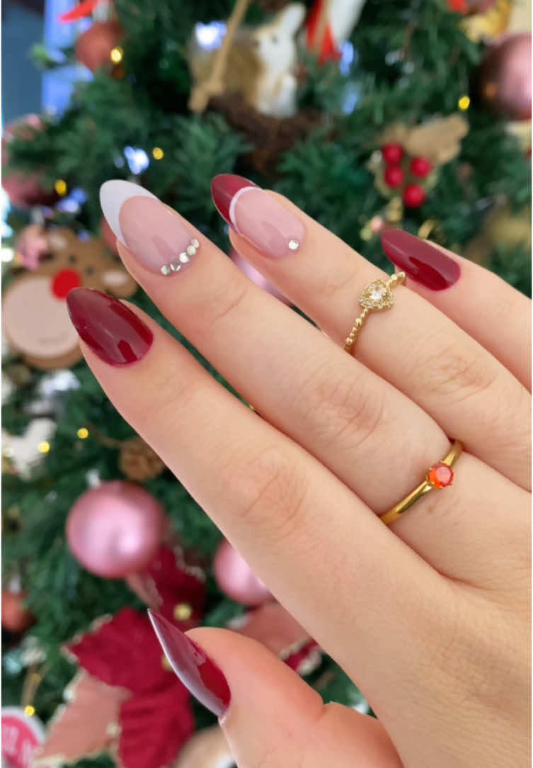 Mais uma inspiração de natal ♥️🎄 #unhasnaturais #viral #unhas #christmasnails #fyp #inspiracaodeunhas #foryou #CapCut 