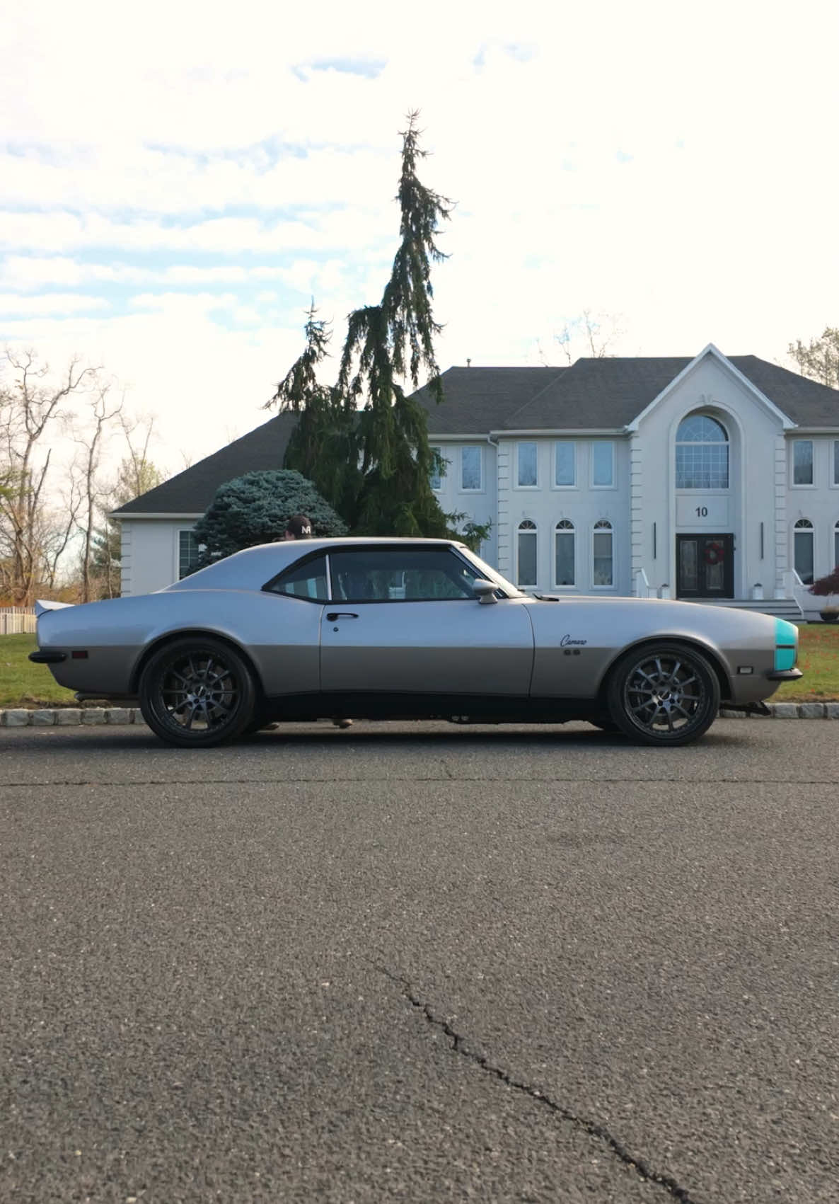 FOR SALE: 1-800-562-7815 at Noreserveclassics.com | This 1968 Camaro RS/SS LS3 Supercharged 6-Speed Pro-Touring Restomod doesn’t just cruise the road—it dominates it. 🔥 This 1968 Camaro is a modern muscle car beast, boasting 700 horsepower from a Whipple-supercharged Lingenfelter LS3 engine paired with a smooth-shifting 6-speed transmission. Built on a full Detroit Speed chassis, it delivers race-inspired handling and precision. Forgeline wheels and Baer 6-piston brakes ensure unmatched performance and stopping power, while a mini-tub setup accommodates a muscular stance and wider tires for maximum grip. This Camaro is a perfect fusion of classic style and cutting-edge engineering.