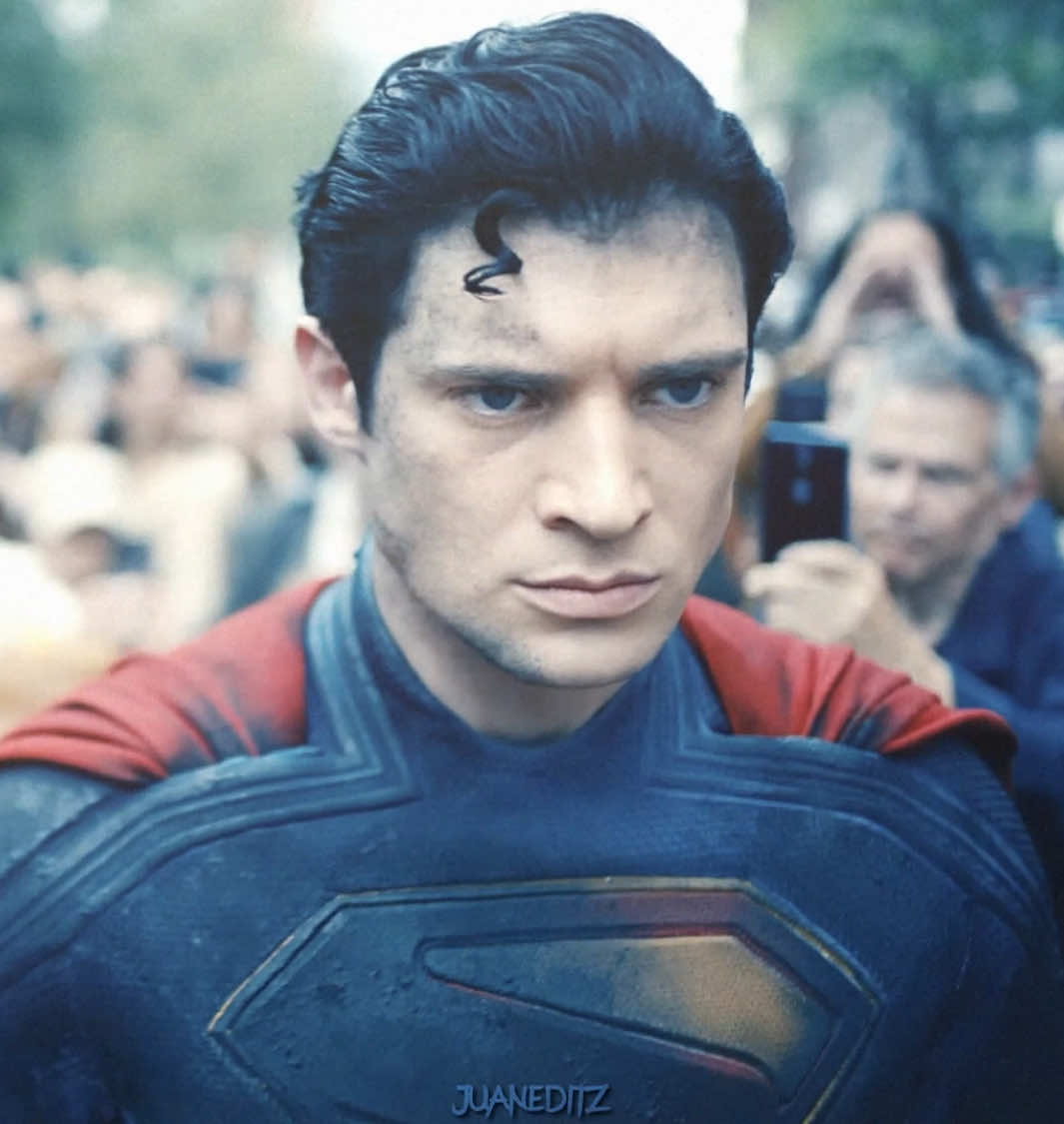 DAVID IS PERFECT AS SUPERMAN AHHHH I LOVE HIM // ib 21lukee #davidcorenswet #superman #supermantrailer 