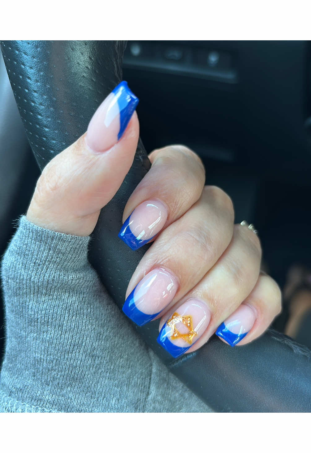 🥹 she is so sweet and thoughtful !! #nails 