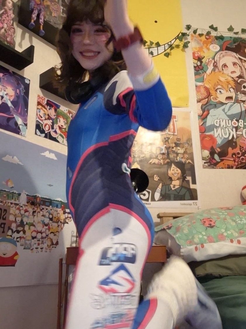 let's see how long it takes before I get a weird comment #dva #dvacosplay #overwatch2 #overwatch #overwatchcosplay #fyp 