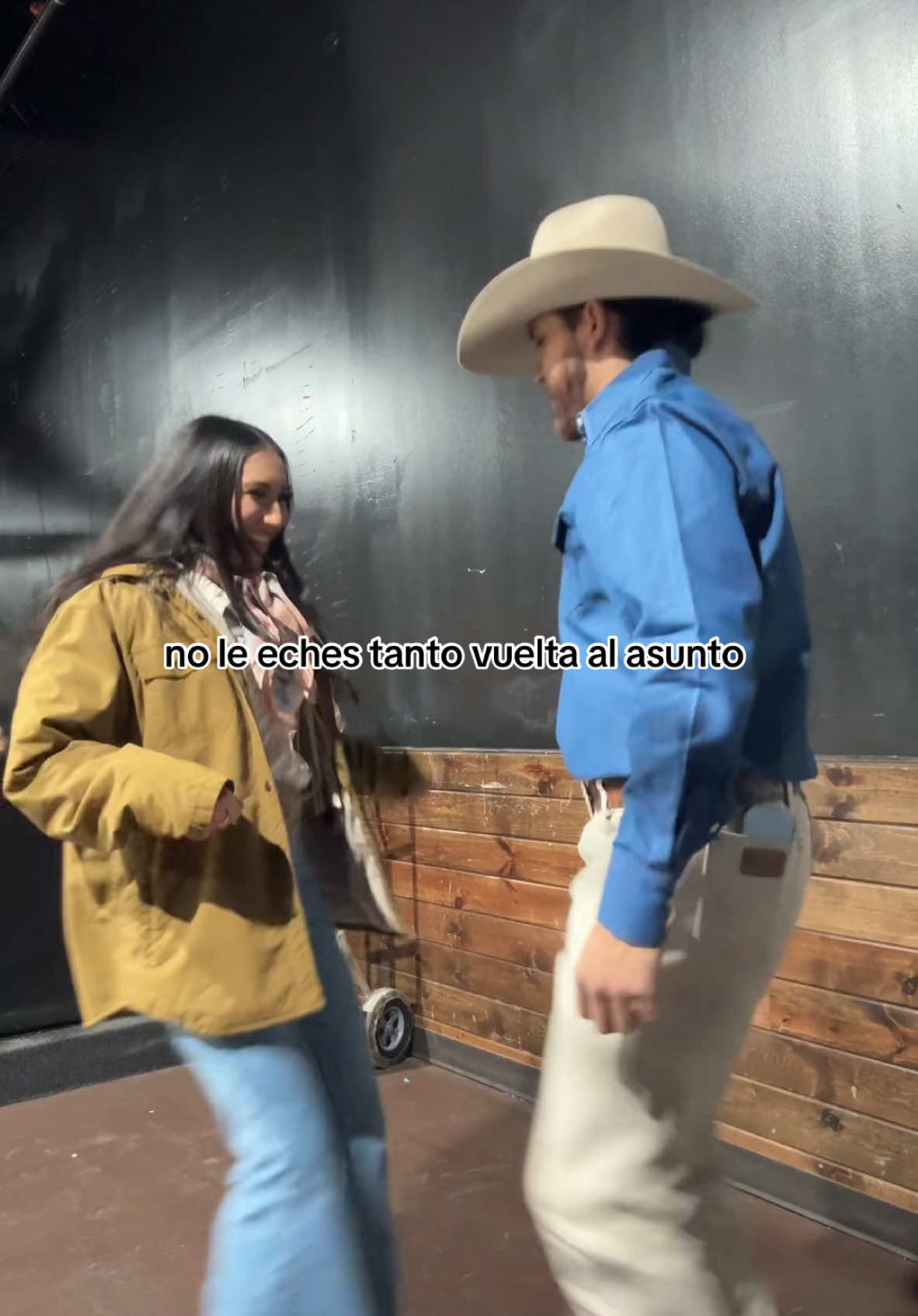 jajaja 🤣 #fyp #parati #vueltas #humor #purocotorreo #novio #Relationship #couple #austin #texas #vaquero #westernoutfits #huichol #hucholmusical #mexico #jasssbg #bailes #mexico #wrangler @Pablo Adverzo 