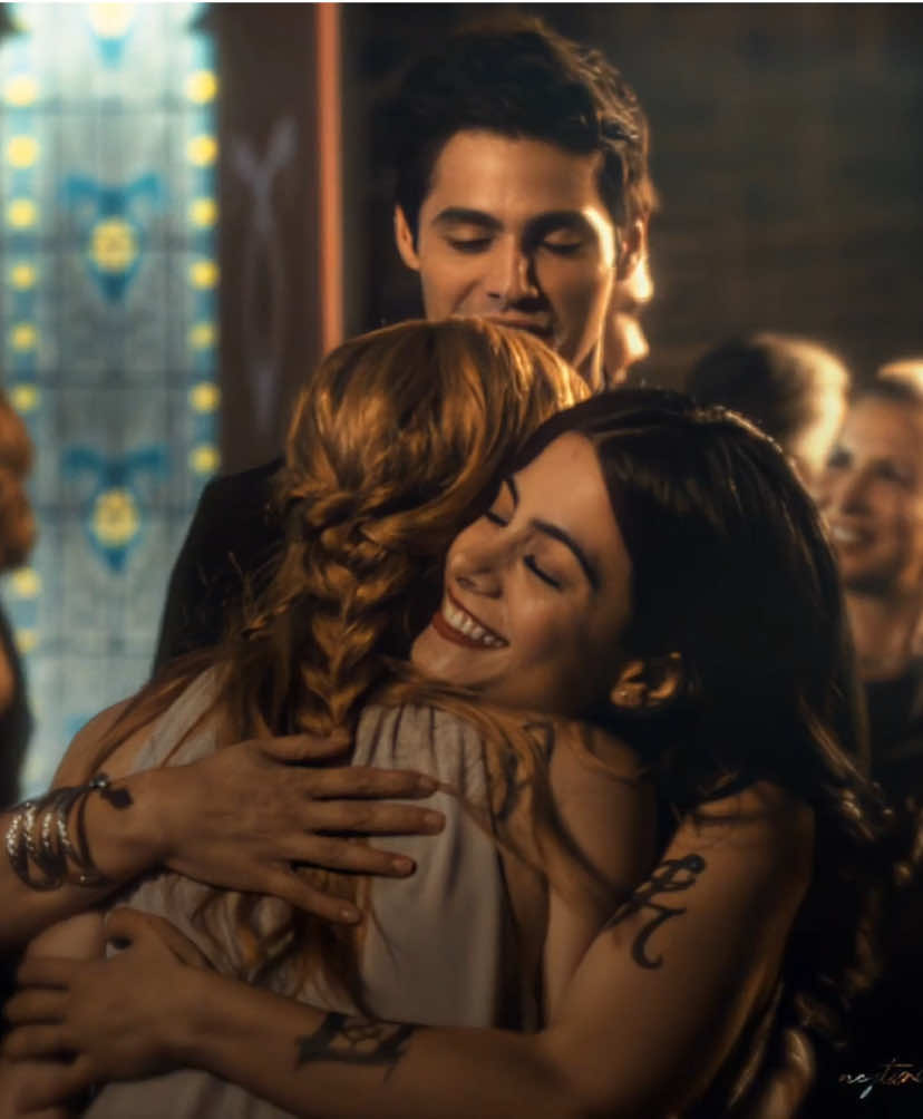 Their friendship is everything to me || repost because I fixed the audio it was so bad I gasped  #izzylightwood #claryfairchild #isabellelightwood #claryfray #claryandizzy #shadowhuntersedit #magusbane #aleclightwoodedit #fyp #foryou #viral #izzylightwoodedit #alexanderlightwood #SantJordi2024 
