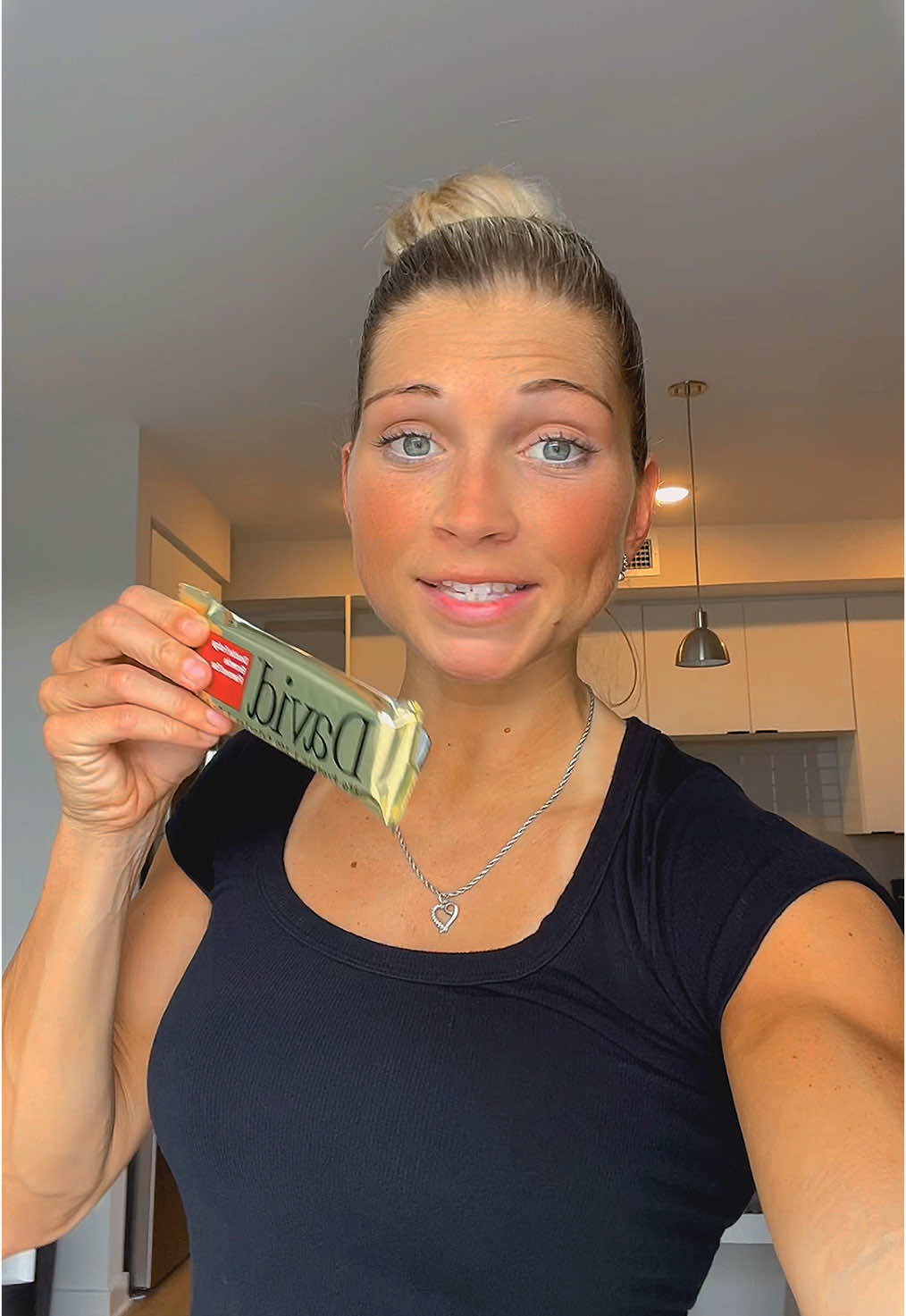 Busy during this holiday szn? Unable to prep meals? HIGHLY RECOMMEND David protein bars!! Clean ingredients and GREAT MACROS!!!!! Helps curve the sweet tooth as well!!! 🤪 #fyp #foryou #Fitness #proteinbars #nutritioncoach #trending #viral #healthyproteinbar #davidproteinbar 