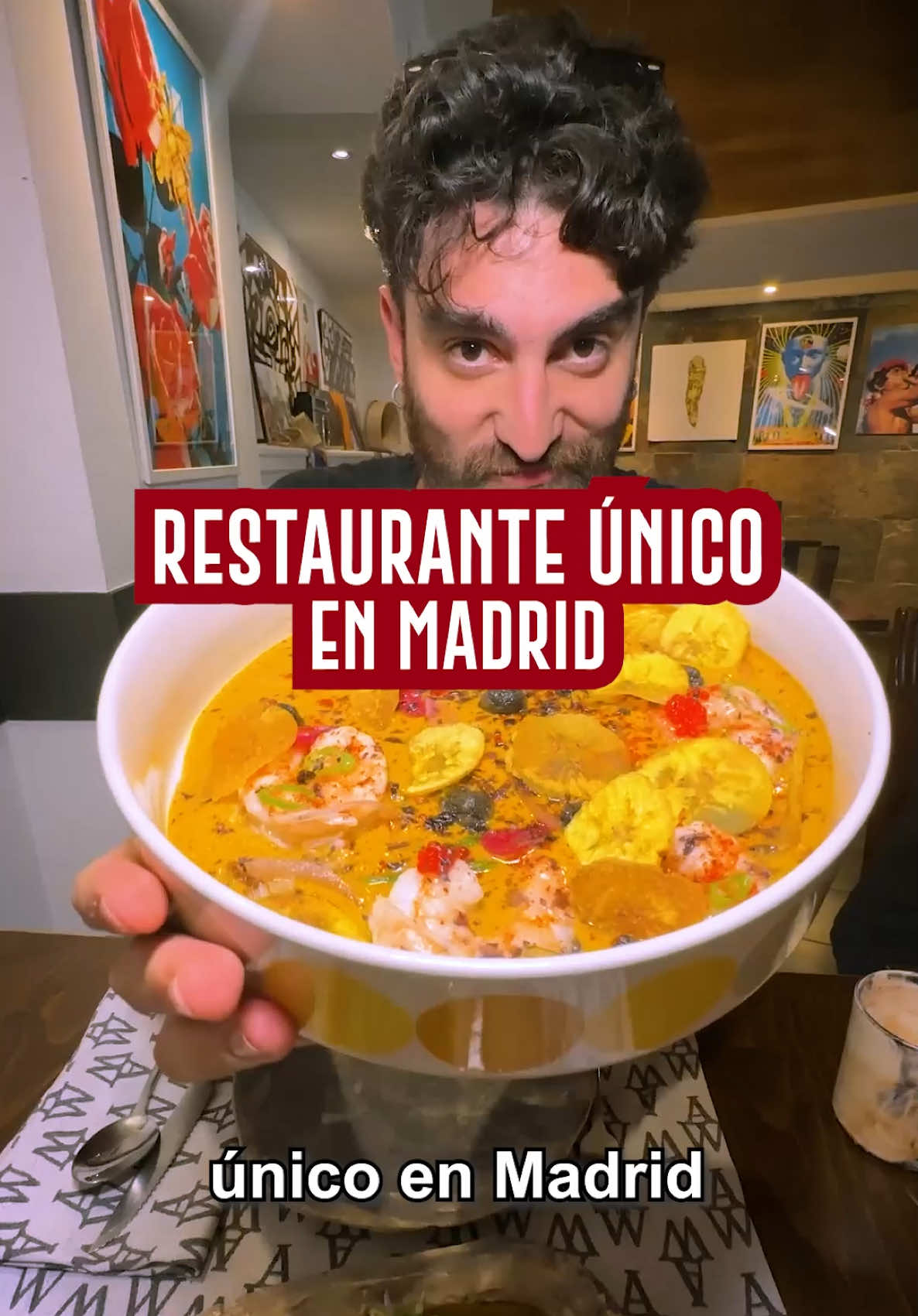 ⬇️⚠️TODA LA INFO ⚠️⬇️ Hoy te traigo un restaurante que probé por primera vez hace años y al que me gusta volver de vez en cuando. 👌🏻 Se llama @ayawaskha y es un restaurante bastante único ya que se centra en recetas de la gastronomía ecuatoriana pero con un toque moderno. 😋 Cada vez que voy me gusta disfrutar probando un poco de todo y pido media carta. Pero si tengo que recomendar un plato que no te puedes ir sin probar, es sin duda su ceviche. 😍 Sin duda, un planazo que tienes que probar. 😜 • • #DeTapasPorMadrid #Madrid ——————————————————————— 🍽 Tipo: Cocina Ecuatoriana. ~ 💸 Precio medio: 30€. * 🚊 Metro: Goya. * 📍Dirección: Calle del Duque de Sesto, 40, 28009, Madrid. * 📞 Teléfono: 603 15 35 22. ~ 📸 Fotografía: @rufosegovia. ——————————————————————— ‼️Si te ha gustado dale ❤️ y sígueme si no quieres perderte mis próximas recomendaciones 😜‼️ • 👉🏻@detapaspormadrid🔥 👉🏻@detapaspormadrid🔥 👉🏻@detapaspormadrid🔥 • #ceviche #restaurantes #pinchos #pinchosytapas #pintxos #tapas #tapasmadrid #tapeo #comerenmadrid #cenarenmadrid #restaurantesmadrid #baresmadrid #bares #restaurante #barato #gastronomia #comidaecuatoriana #gastronomía #tapasespañolas #barriosalamanca