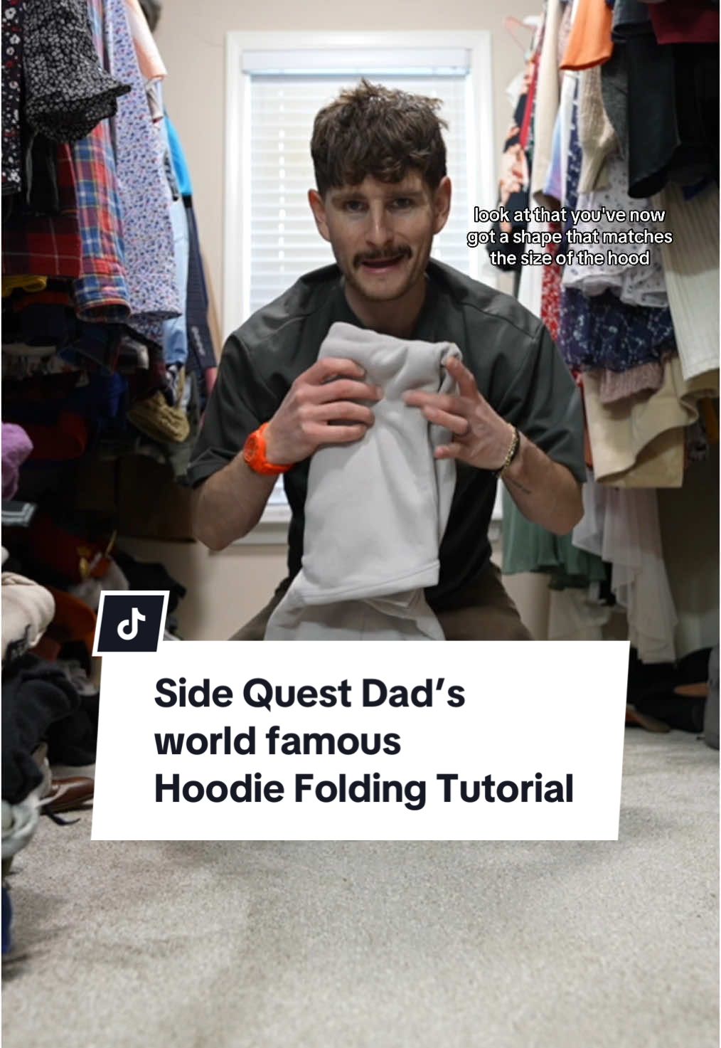 How to fold your hoodie like a pro thanks to @hollister  . #oddsidequest #hollister #hollisterco 