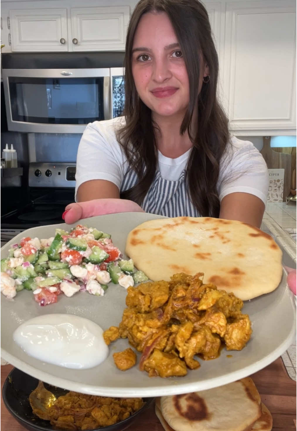 A dinner I could have on repeat🔥 @HelloFresh US has easy to make bread on their menu and it is delicious! #HelloFreshPartner #HelloFresh #dinnerinspo #mealideas #chickenshawarma #dinner