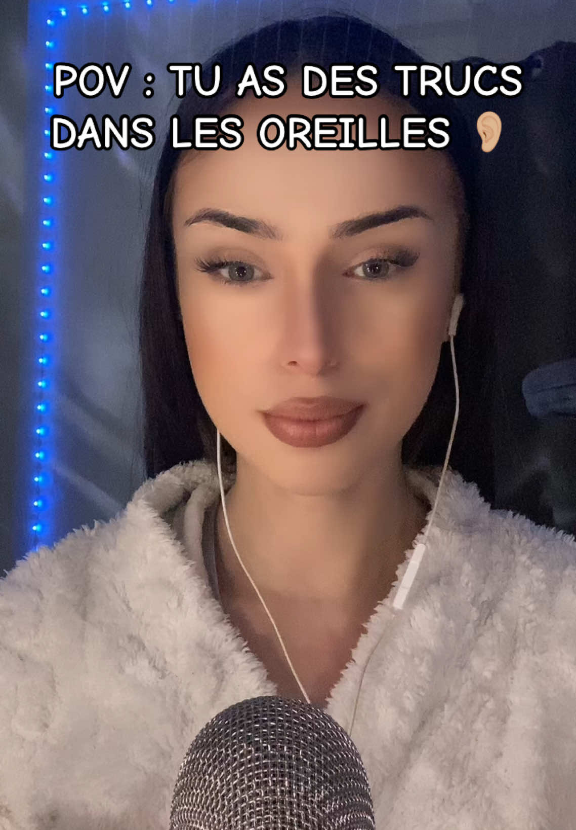 Pourquoi tu as un pied dans l’oreille ? 🤨 ##asmr##asmrsounds##asmrtriggers##asmrtiktoks##asmrvideo