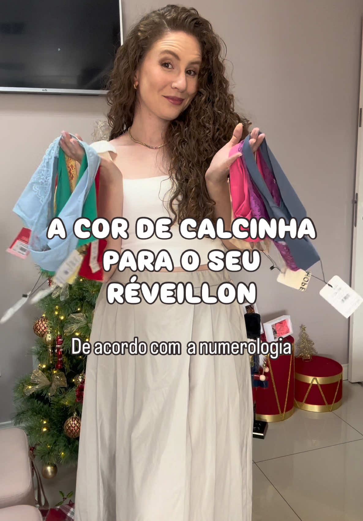 Você sabia que cada ano tem uma energia especial representada por uma cor? ✨ A numerologia revela o seu ano pessoal, que traz uma vibração única para guiar as suas escolhas. Para descobrir o seu, basta somar o dia e mês do seu nascimento com o ano atual e reduzir o resultado a um único dígito. 💡 Exemplo com meu aniversário (26/05) para 2025: 2+6+0+5+2+0+2+5 = 22 → 2+2 = 4 Minha cor é verde, que representa estabilidade e equilíbrio! Agora é a sua vez! Qual é a sua cor de 2025? Conta aqui nos comentários! 🎨💚 #AnoPessoal #Numerologia #CoresDoAno #mariabella 