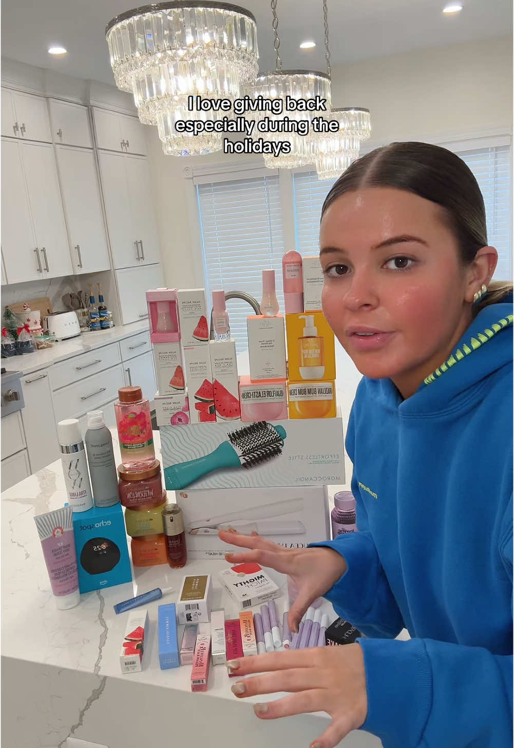 a christmas gift from ME TO YOU🥹🎄✨🎁 #holidays #christmas #christmasgift #happyholidays #fyp #makeup #BeautyTok #haircare #skincare #christmascountdown #xmas #gifts #trendy #skintok #grwm #MakeupRoutine #hairroutine 